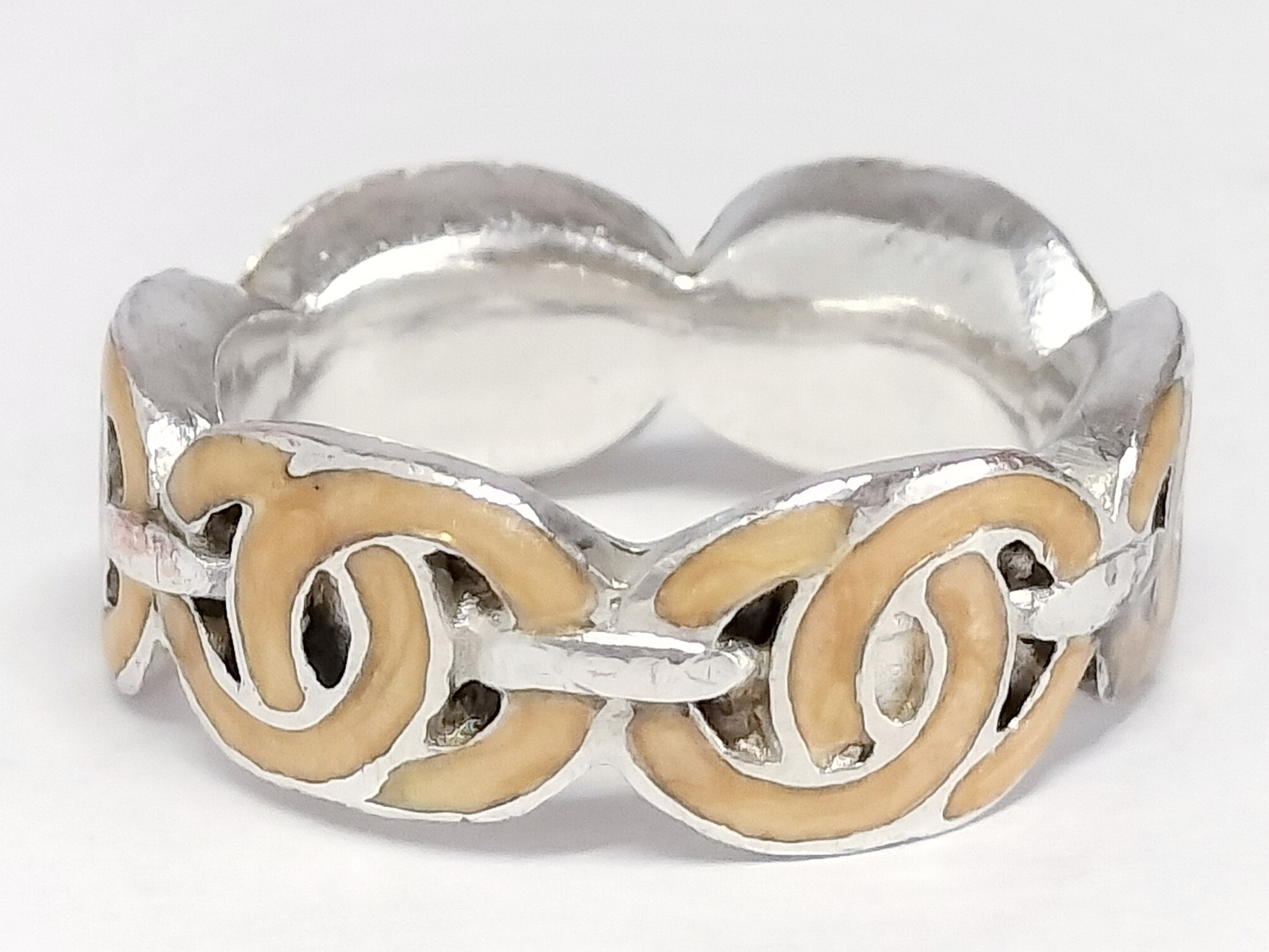 C Enamel butter-chain ring