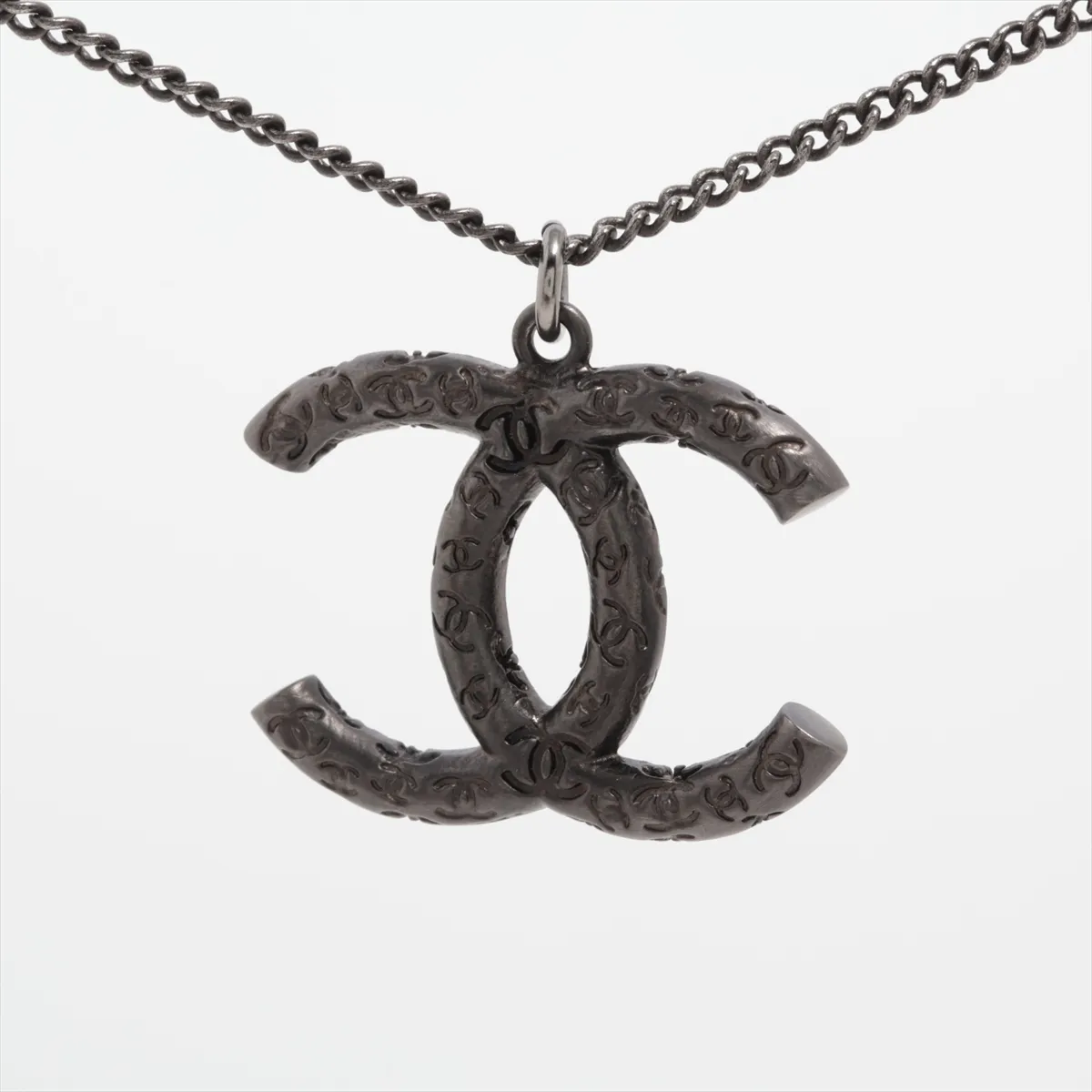 C Double C embossed necklace
