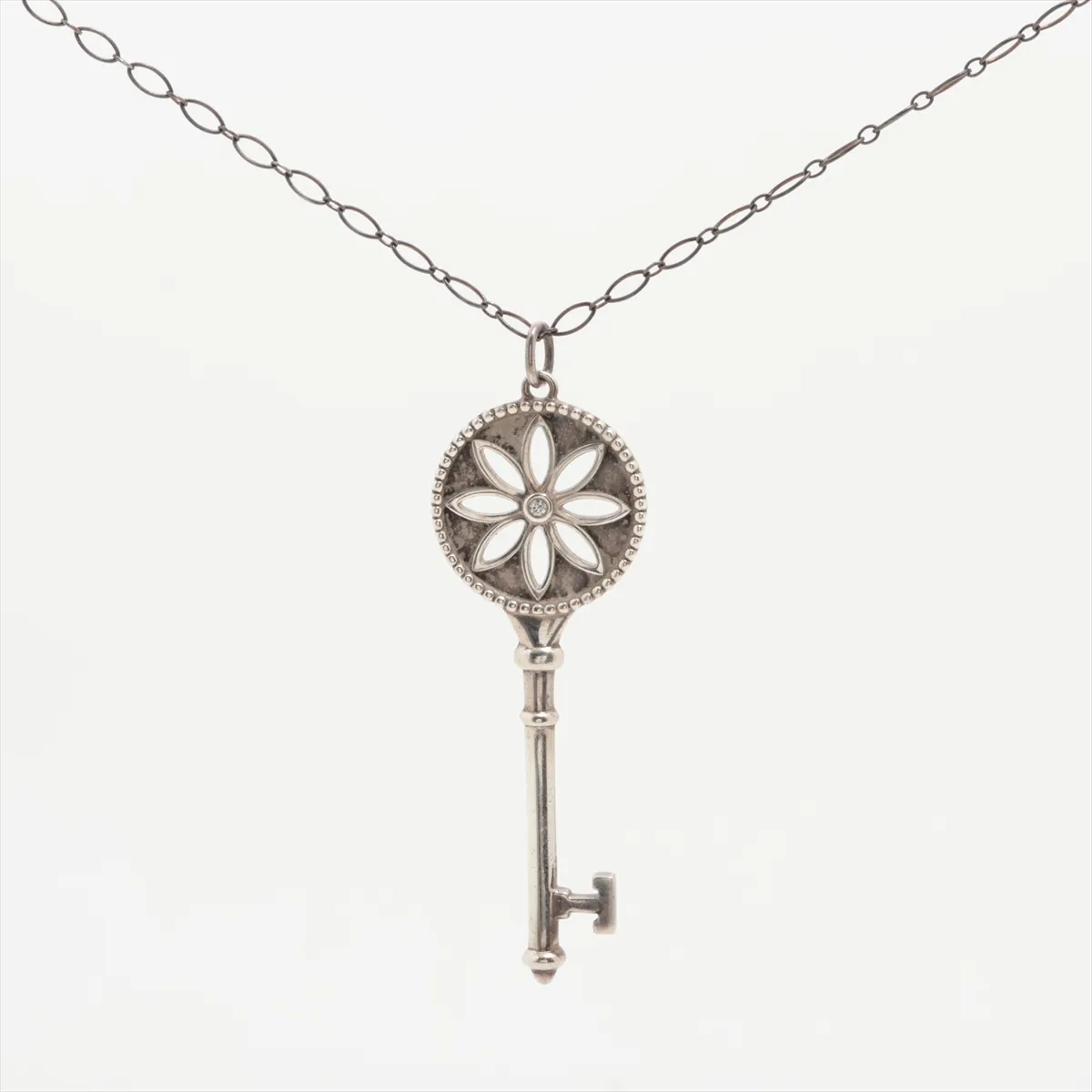 T Baroque key necklace