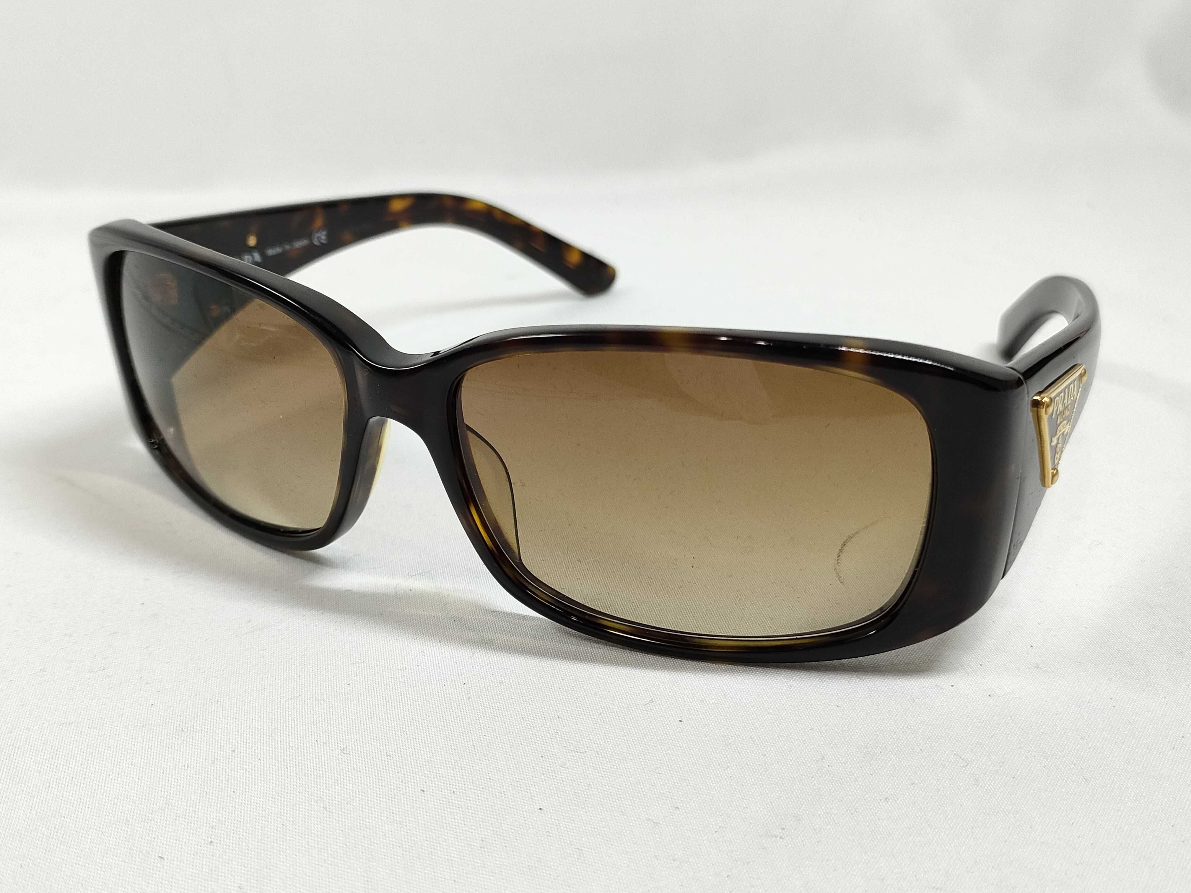 P Tortoiseshell Golden Triangle Logo Sunglasses