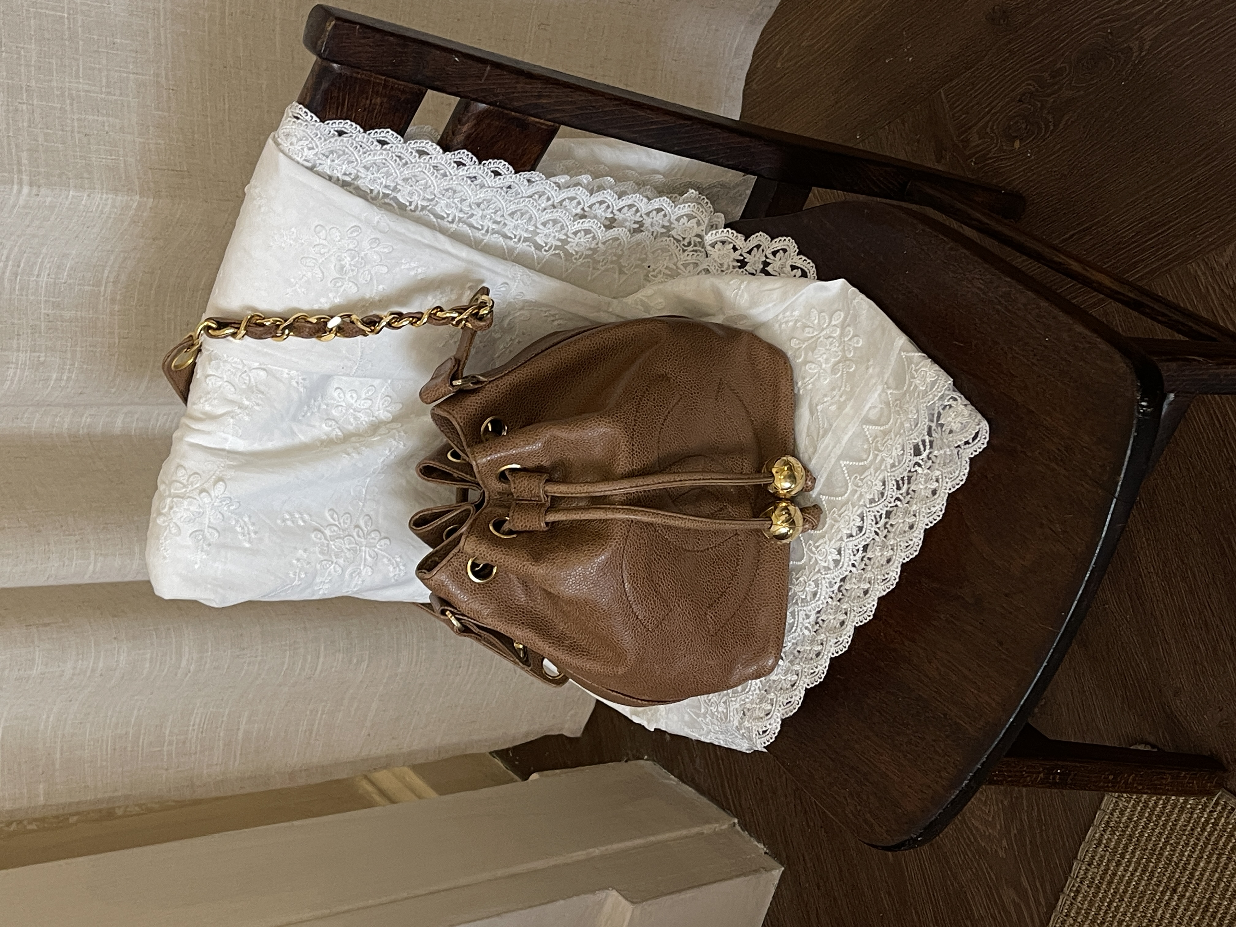 C Drawstring bucket bag