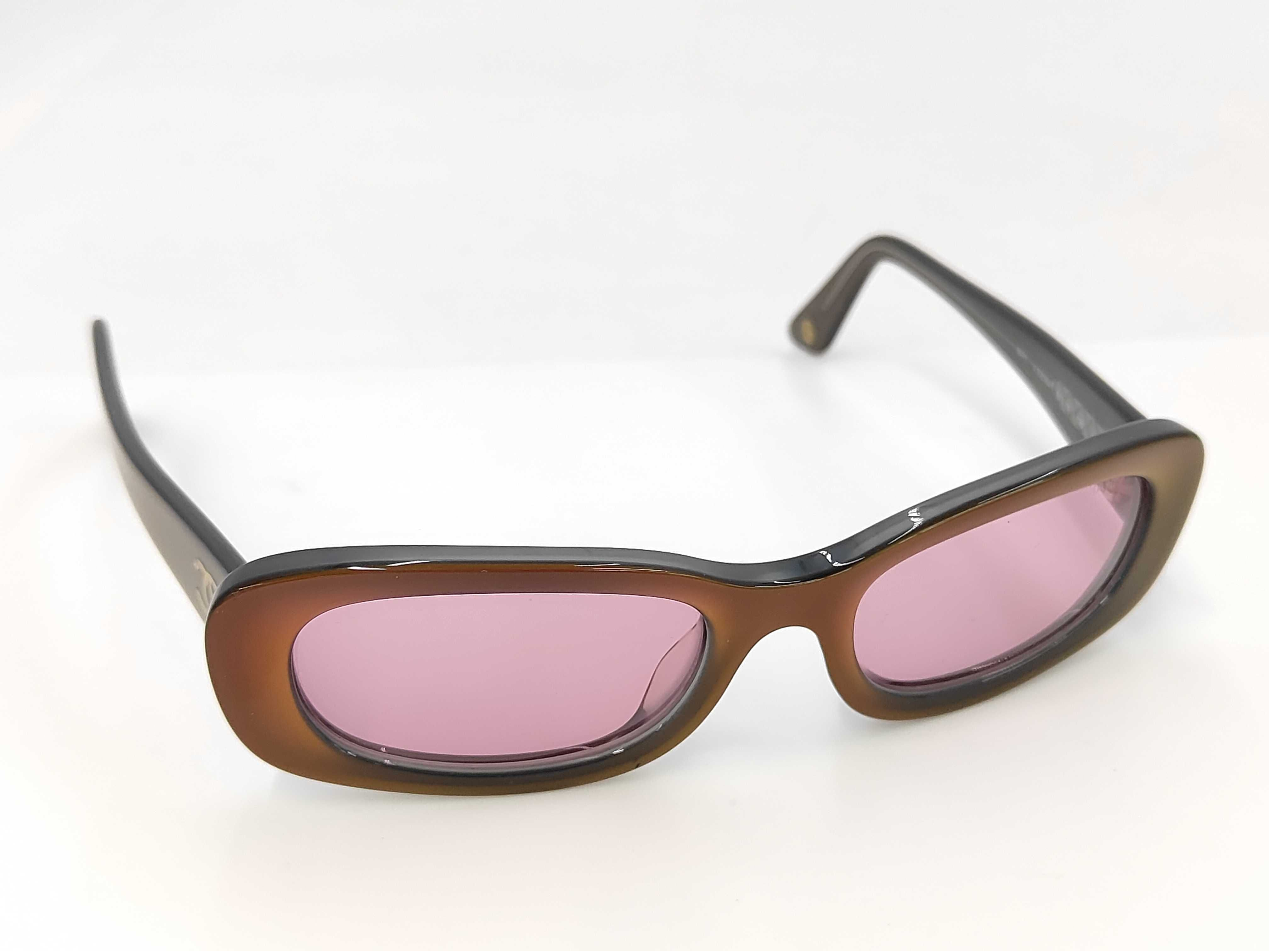 C Oval-framed red sunglasses