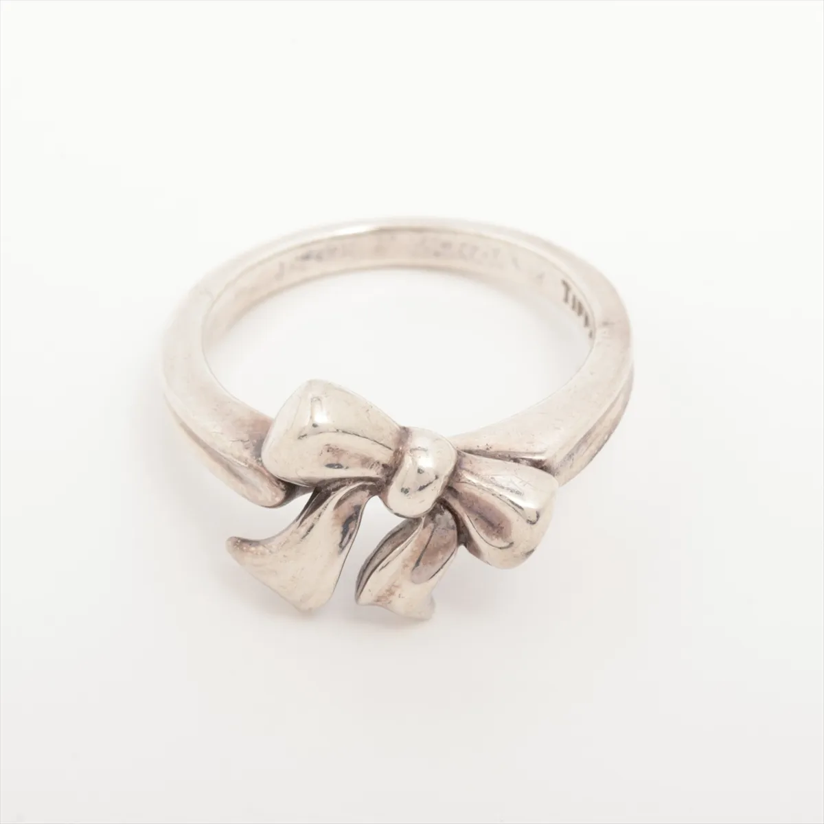 T Bow ring