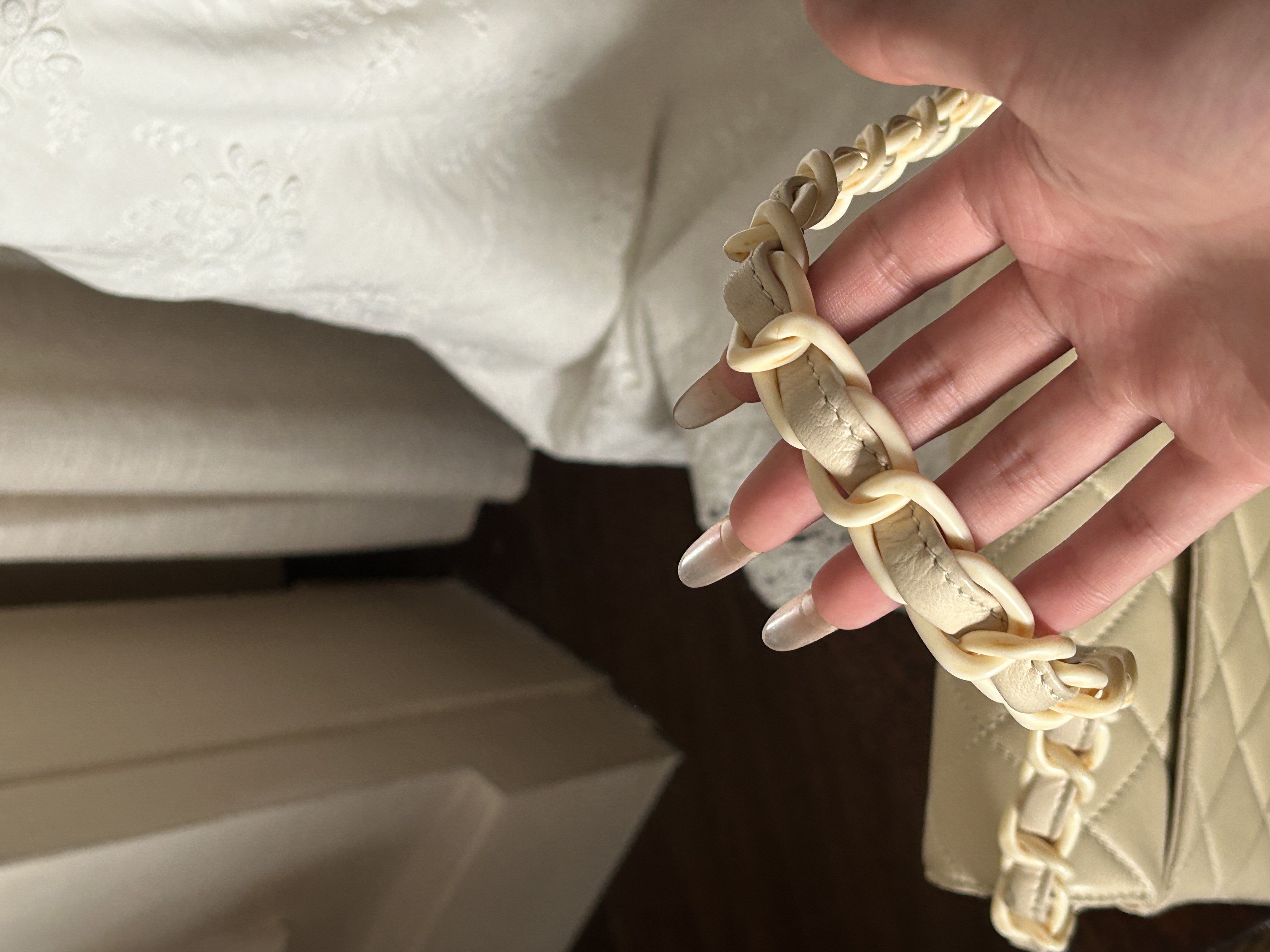 C Creamy white handbag