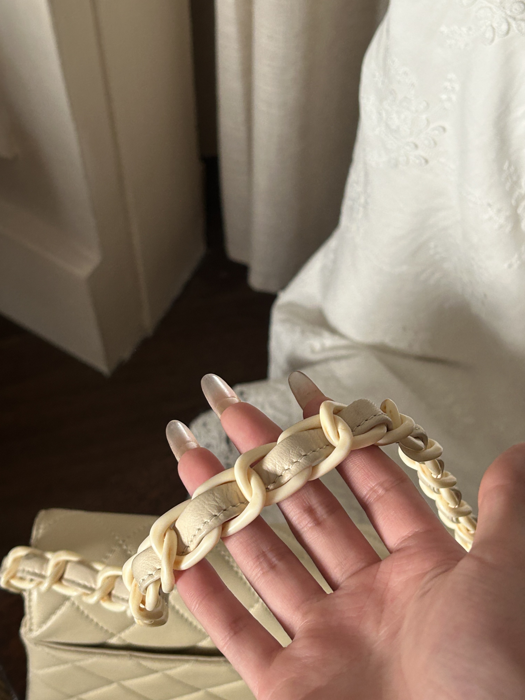 C Creamy white handbag