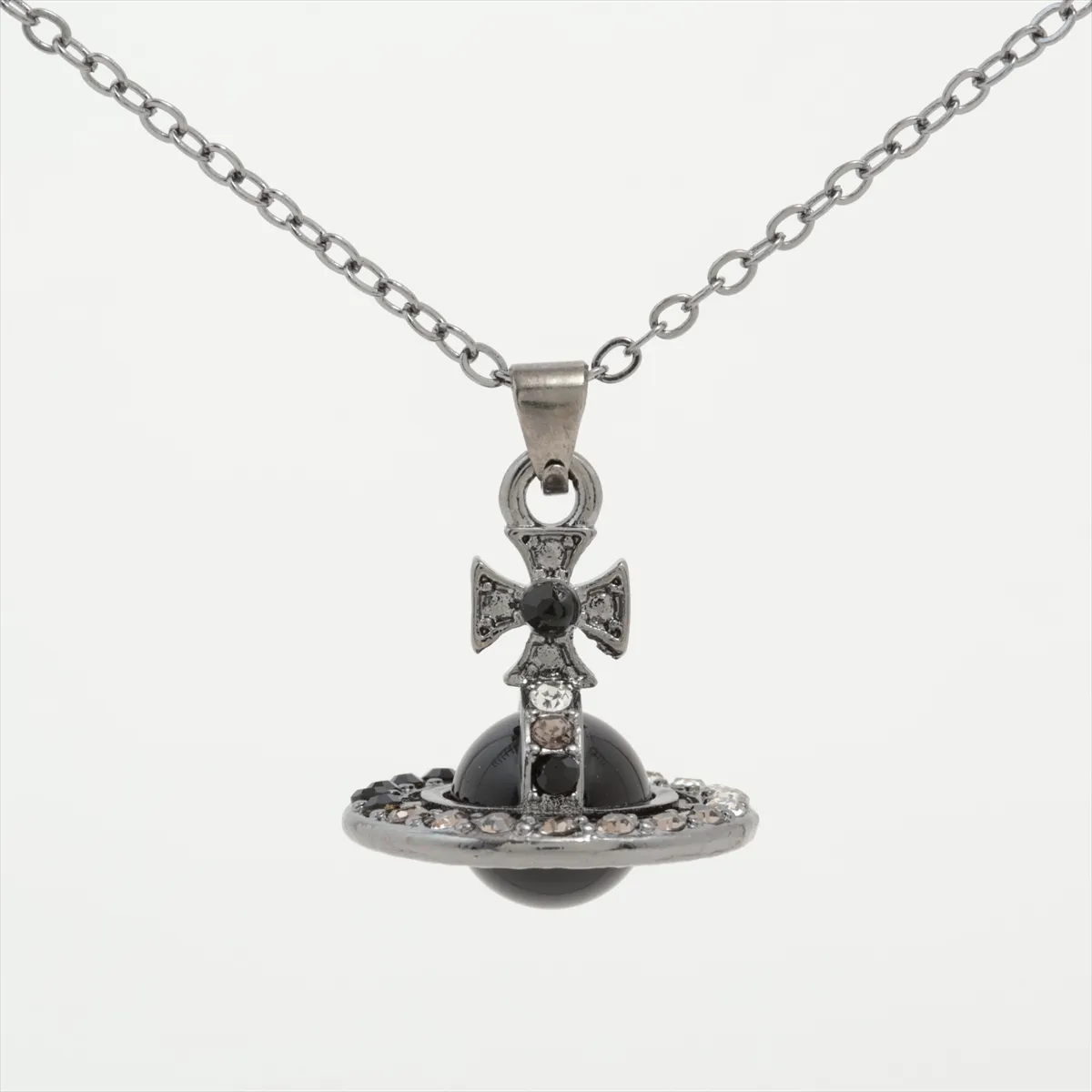V 3D Saturn small Black Necklace