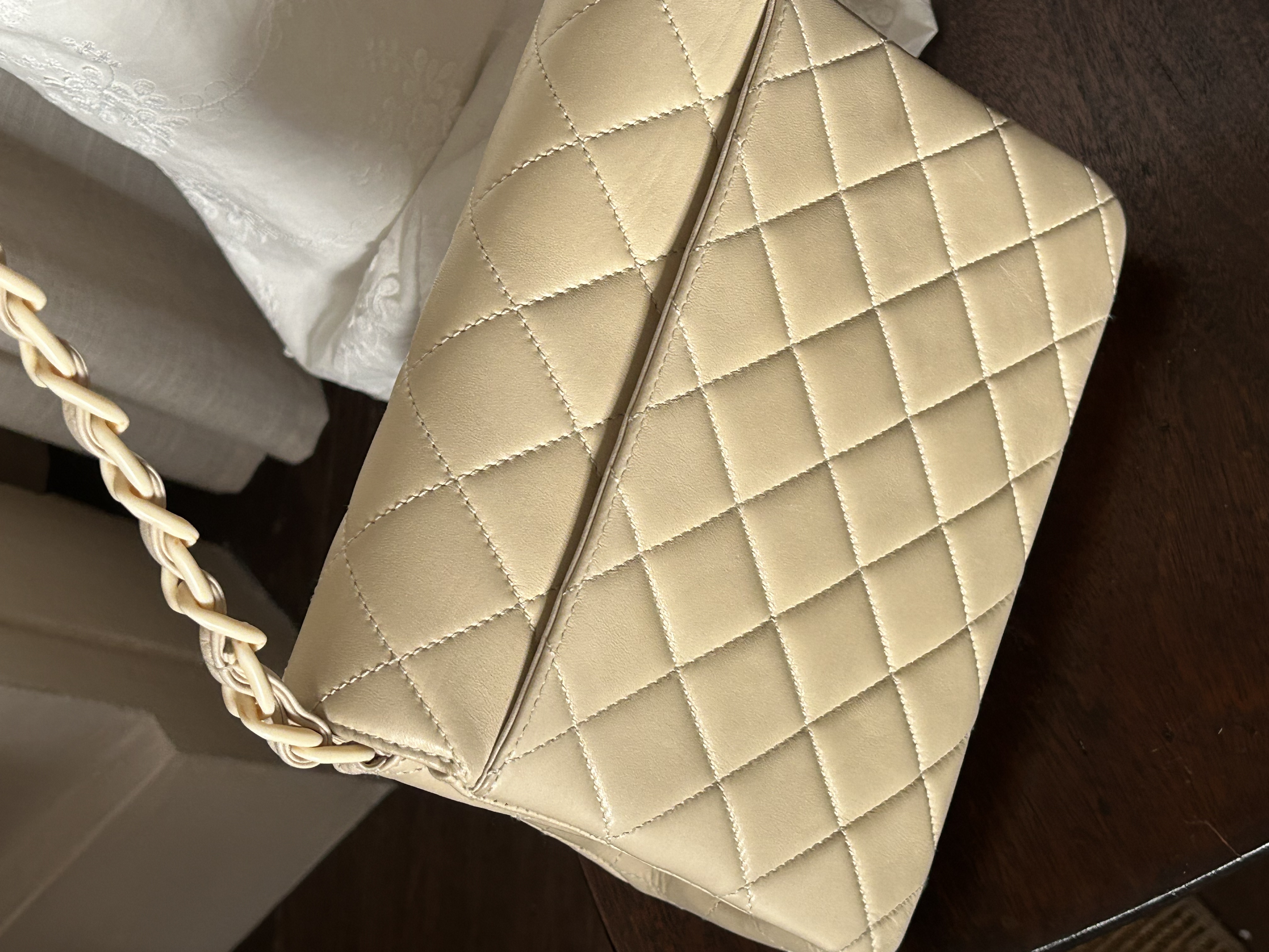 C Creamy white handbag