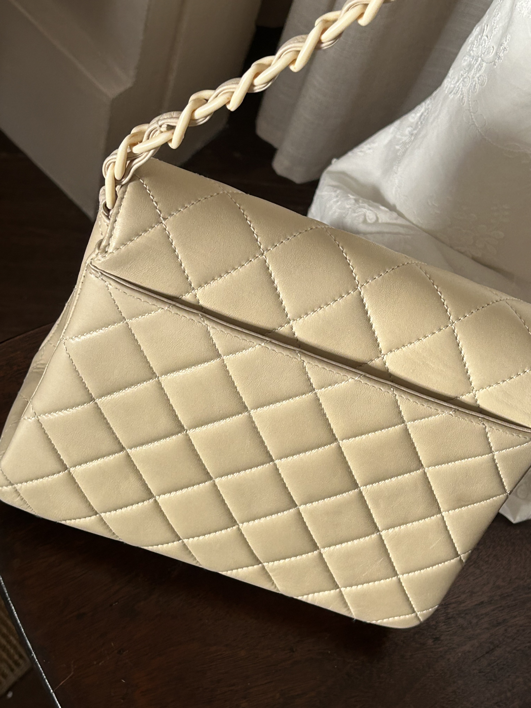 C Creamy white handbag