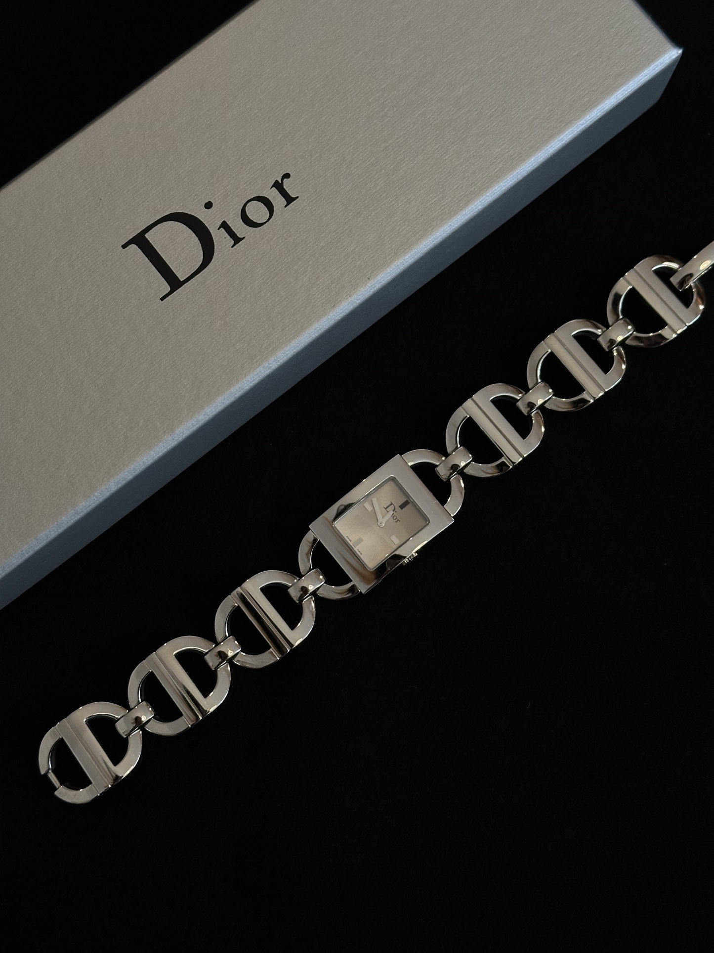 D Chain watch