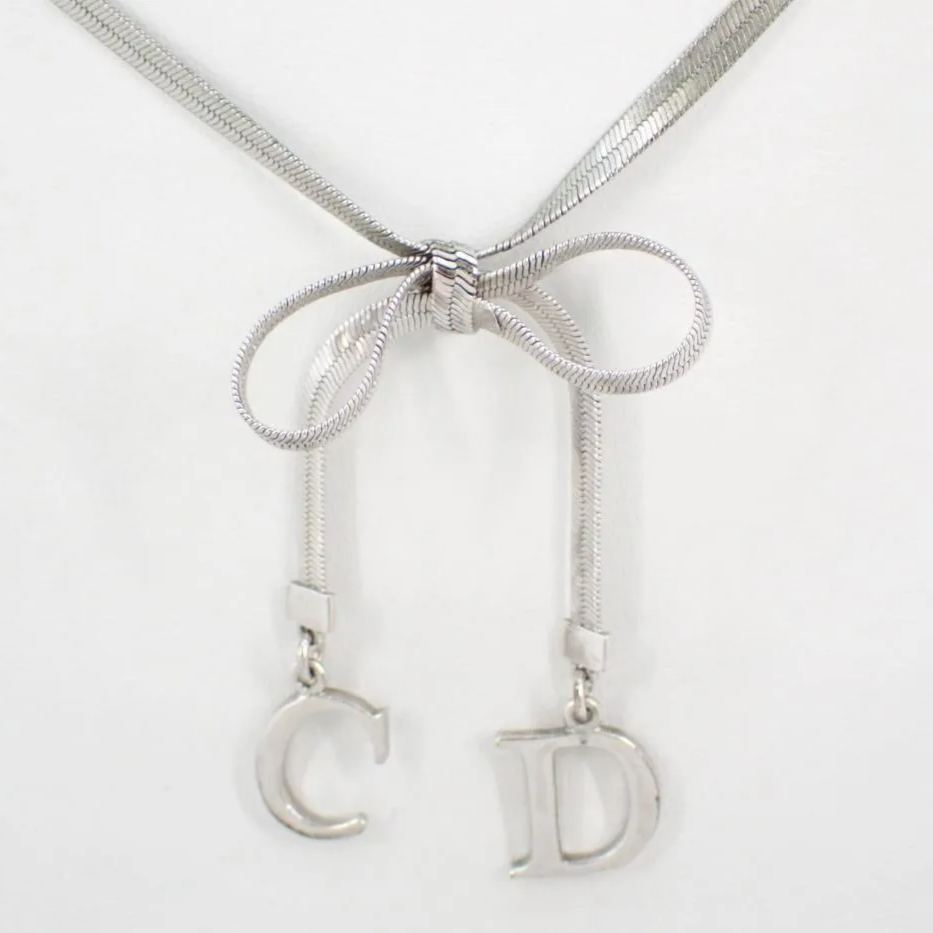 D Bow necklace