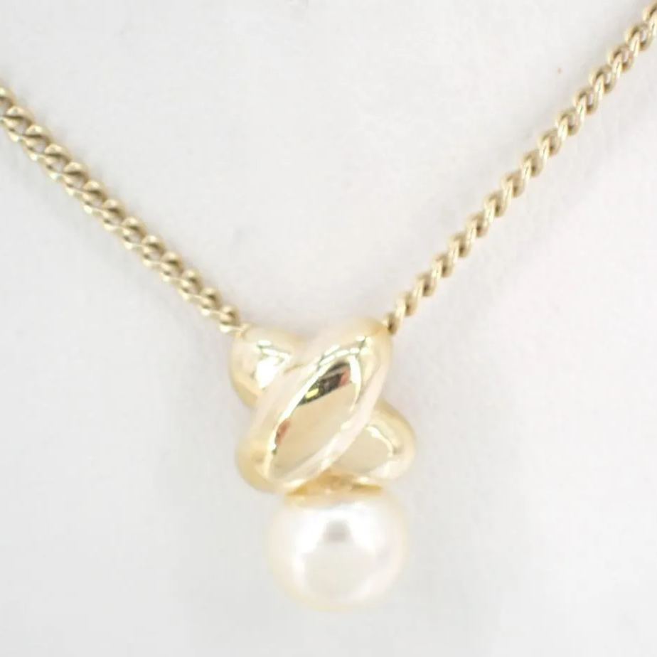 D X-shaped pearl pendant necklace