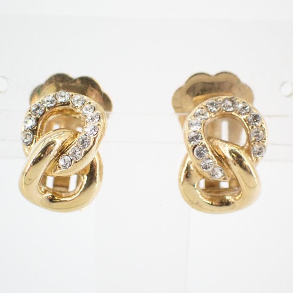 D Figure 8 diamond ear clip