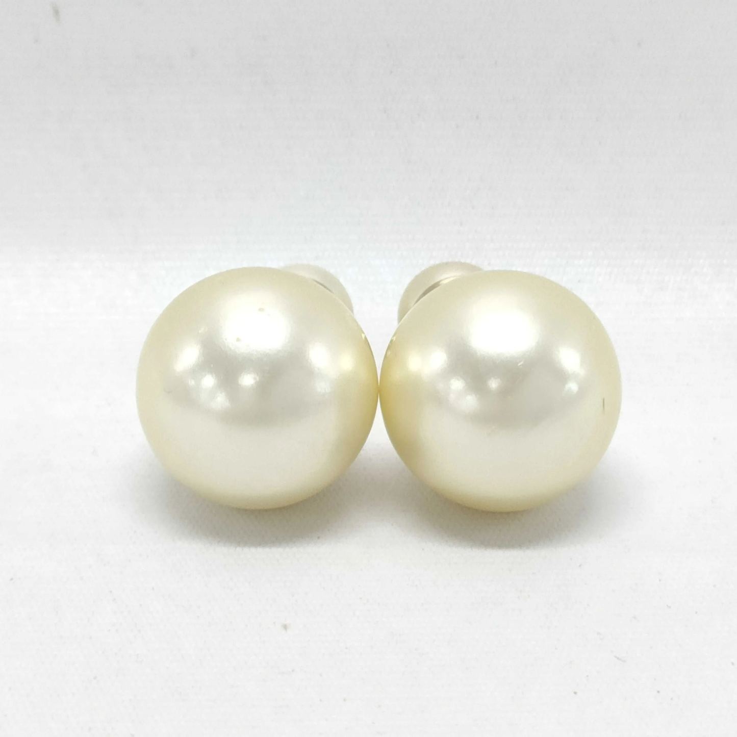 D Pearl earrings