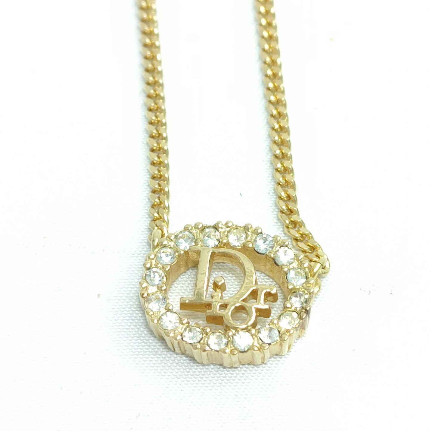D Oval diamond necklace