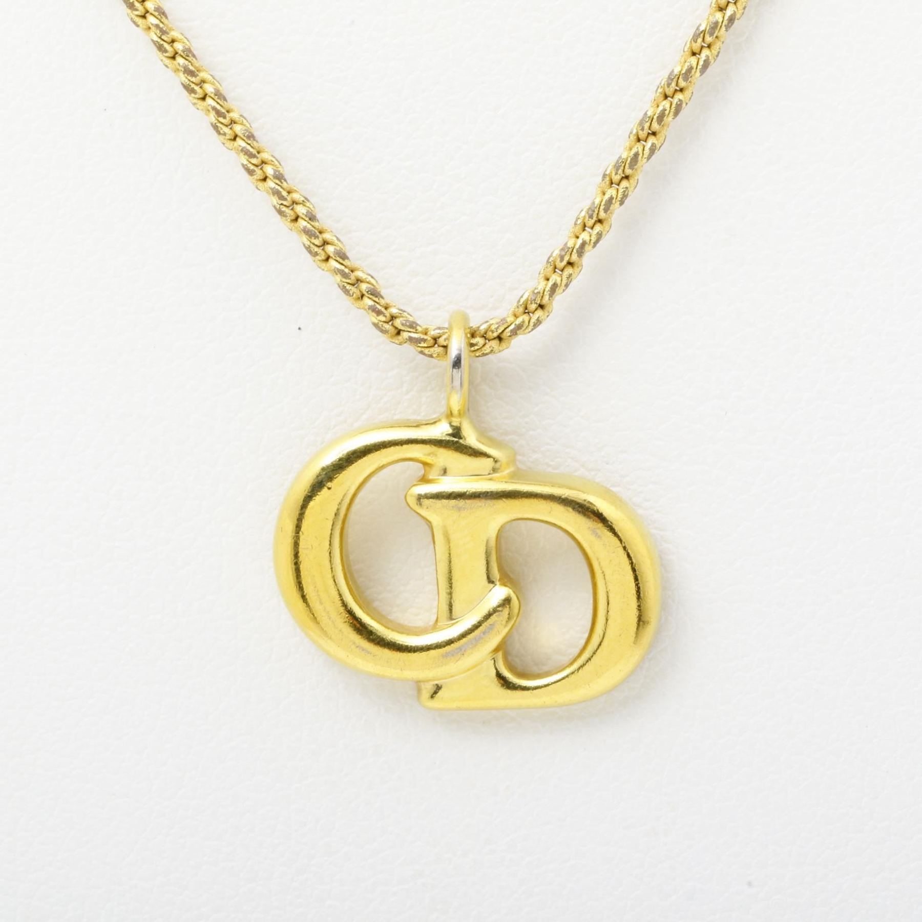 D CD necklace