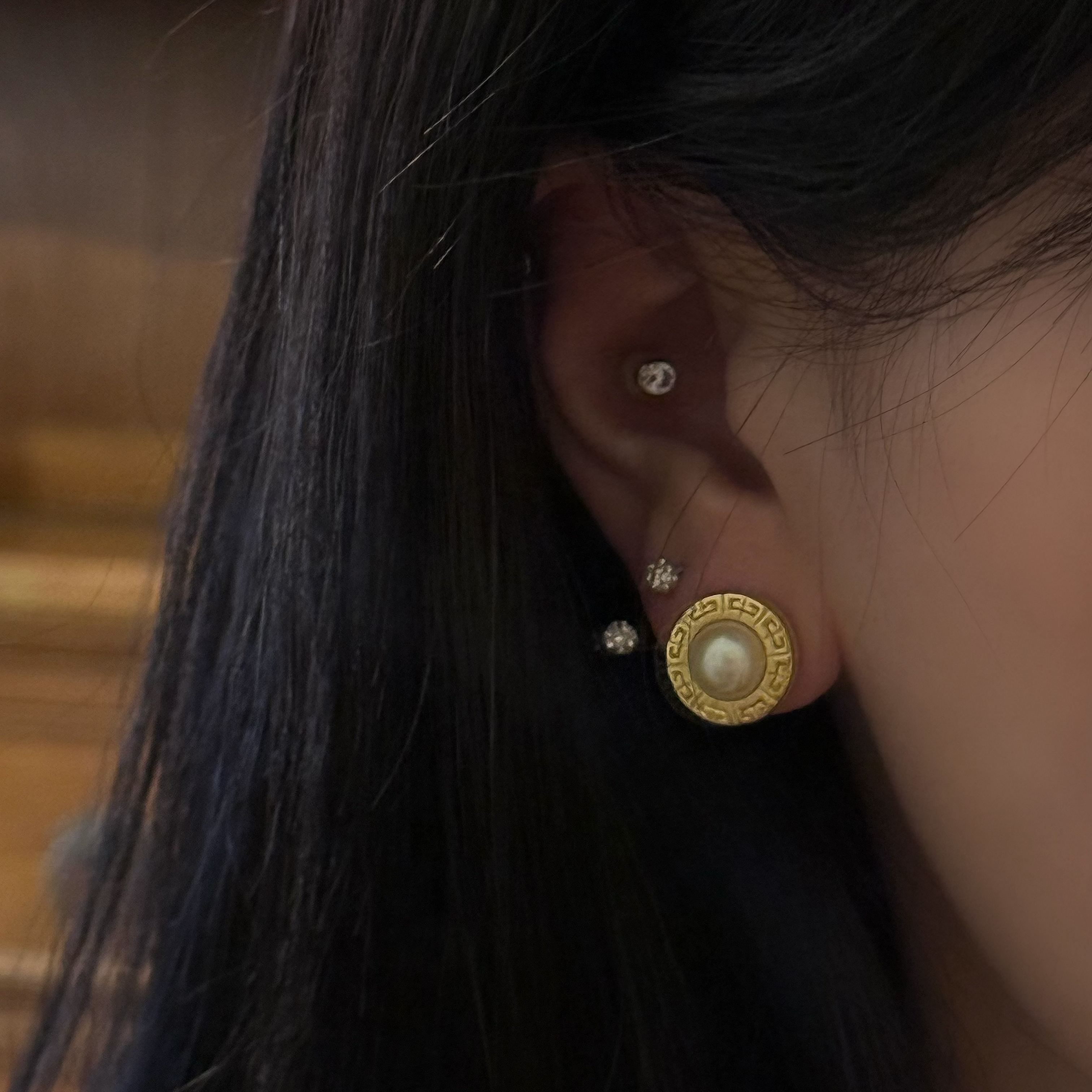 G Classic Four-grid Pearl Disc Ear Clip