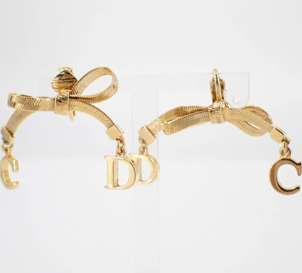 D Gold bow earrings