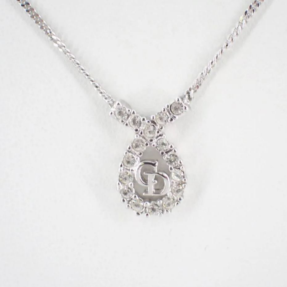 D diamond necklace