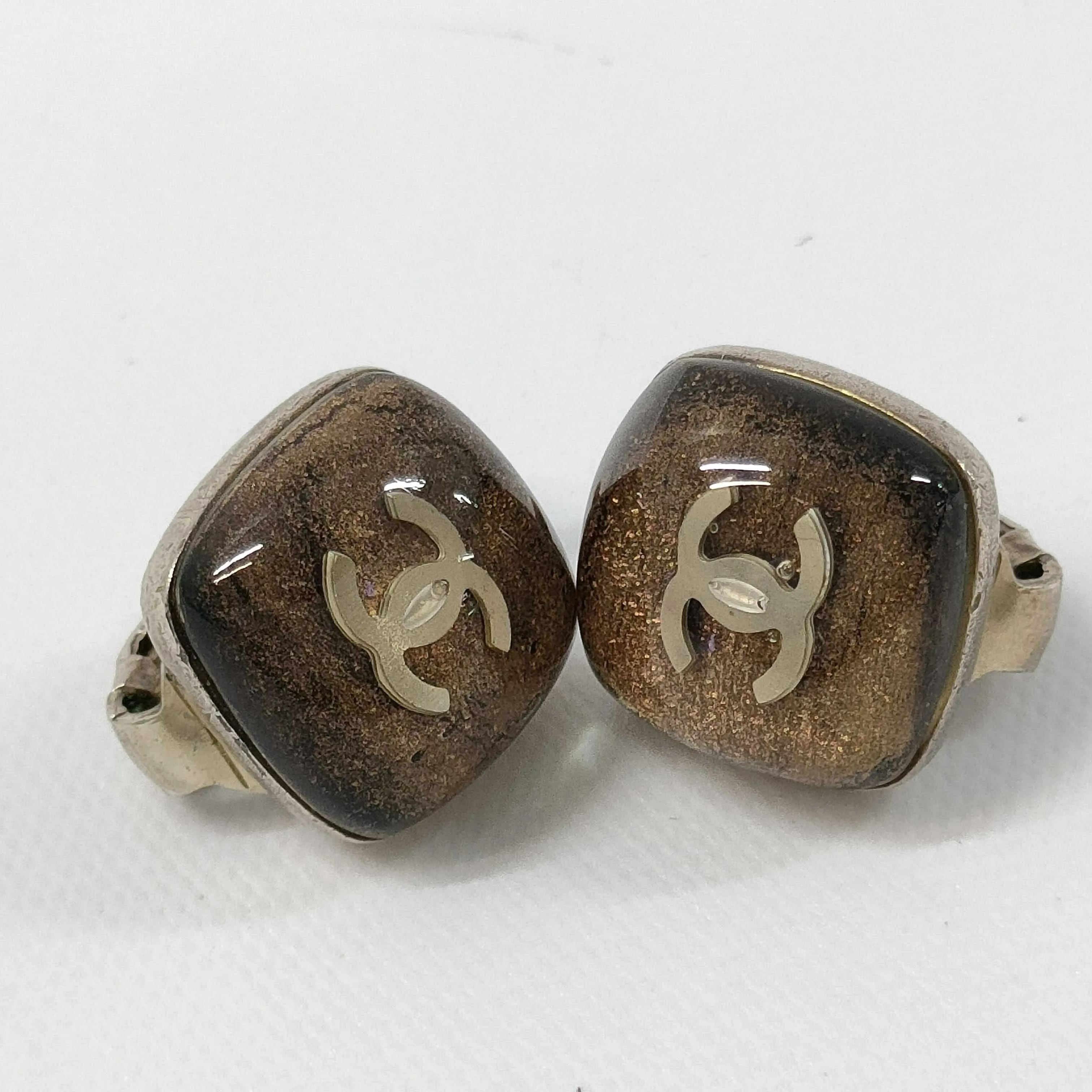 C Glass ear clips