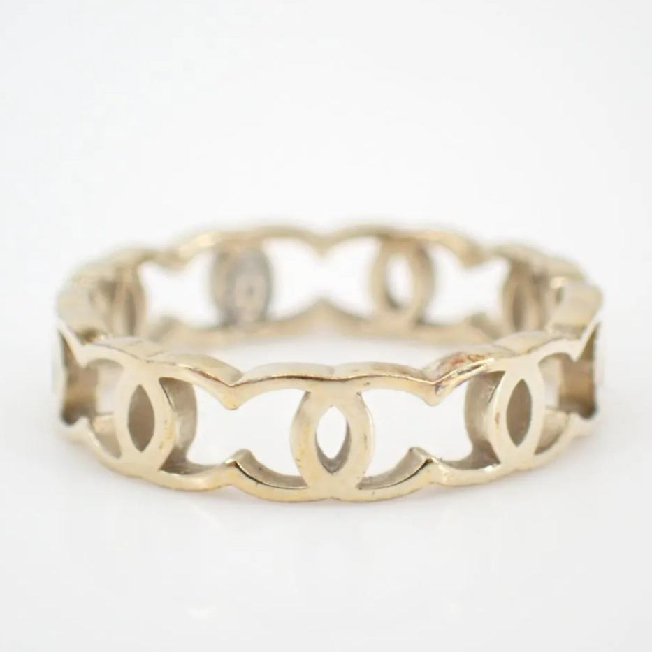 C Full circle hollow logo ring