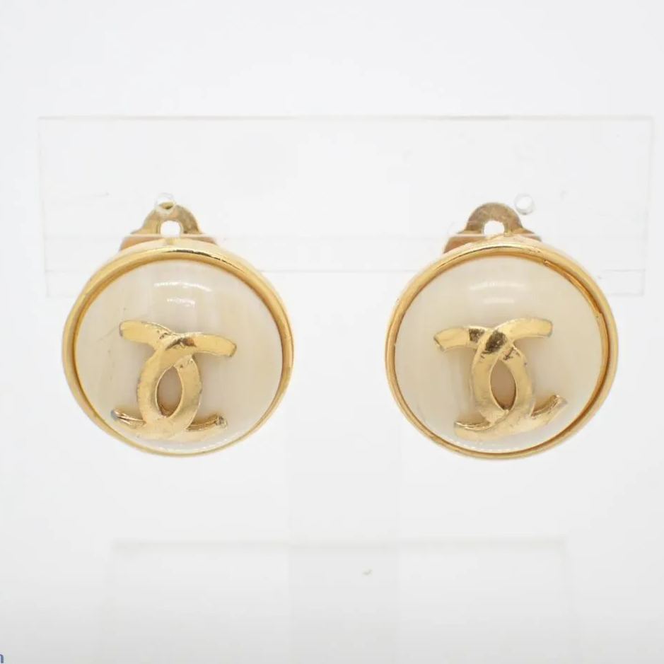 C Double C agate ear clip
