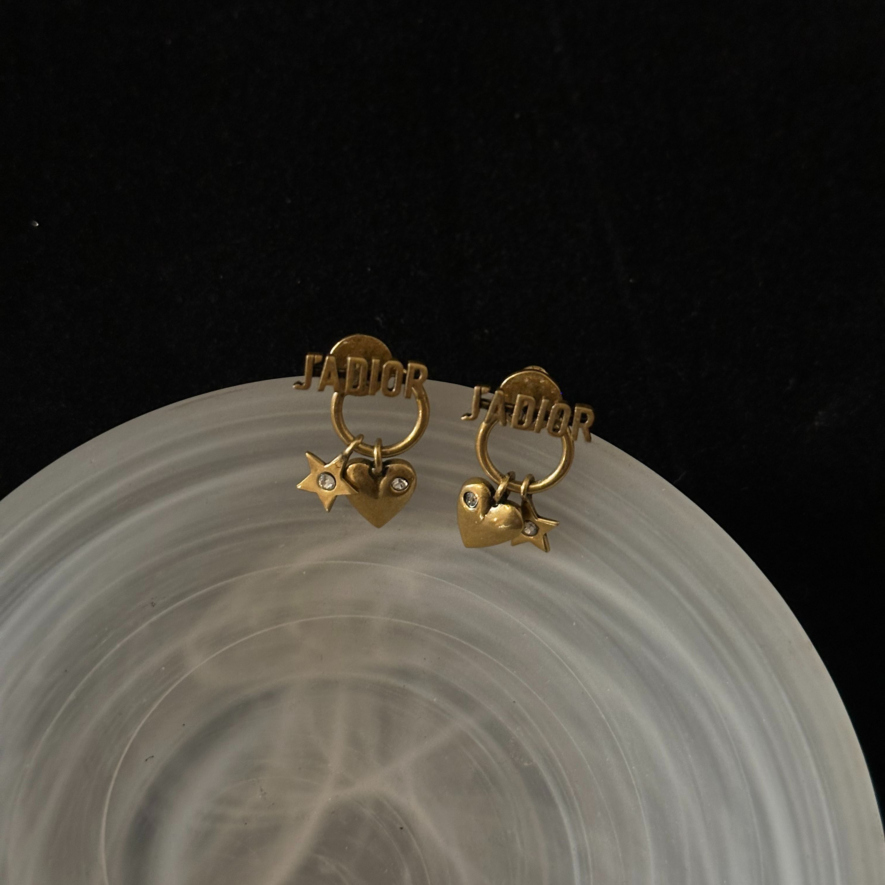 D Star letter earrings