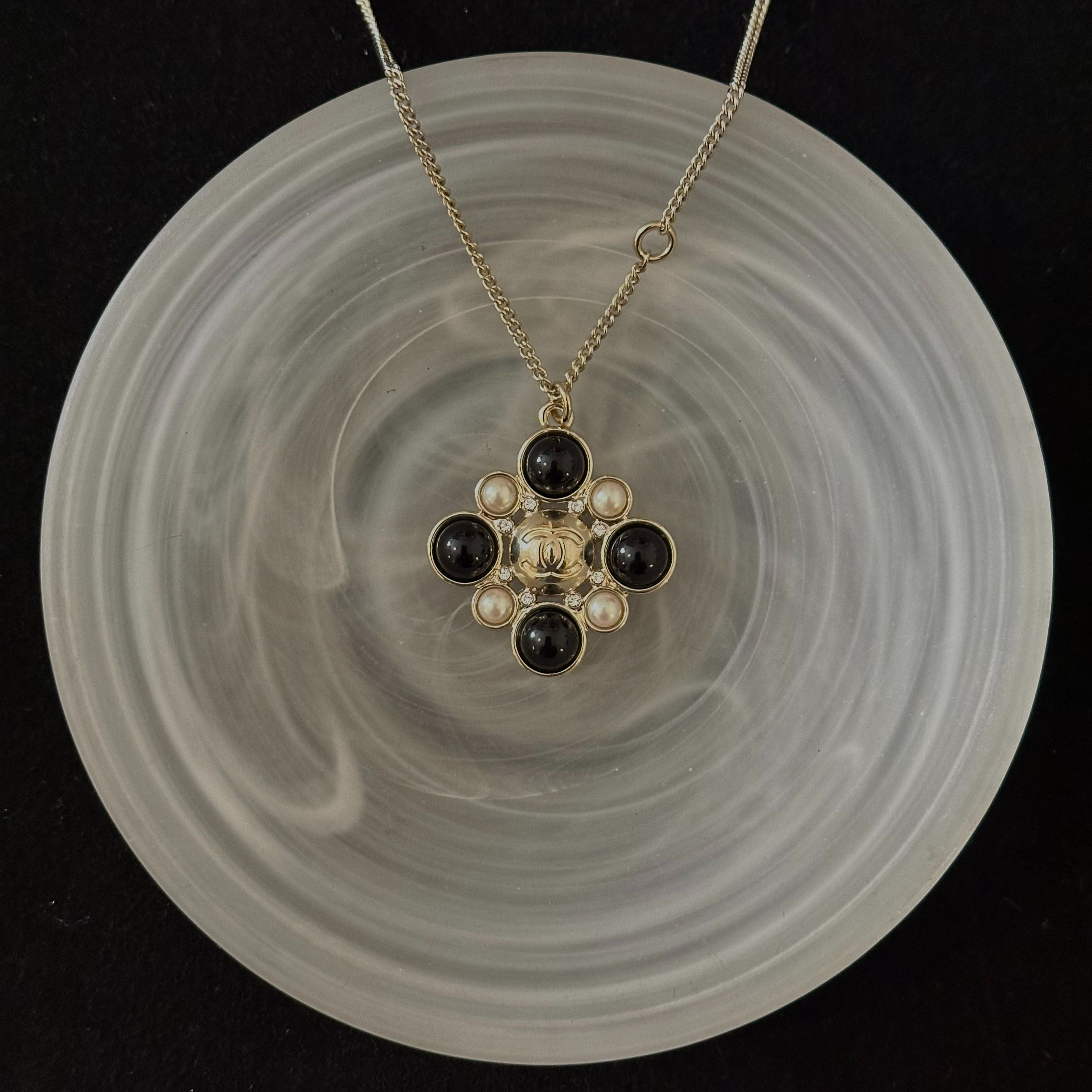 C Pearl Plate Necklace