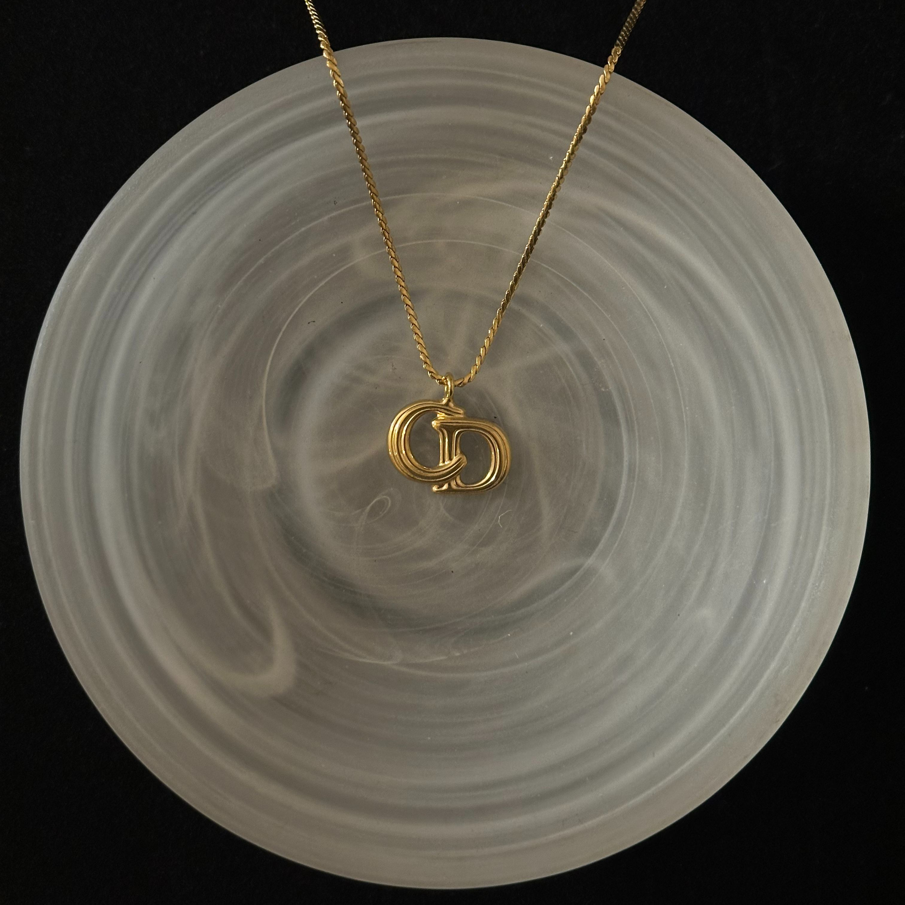 D CD vertical pattern necklace