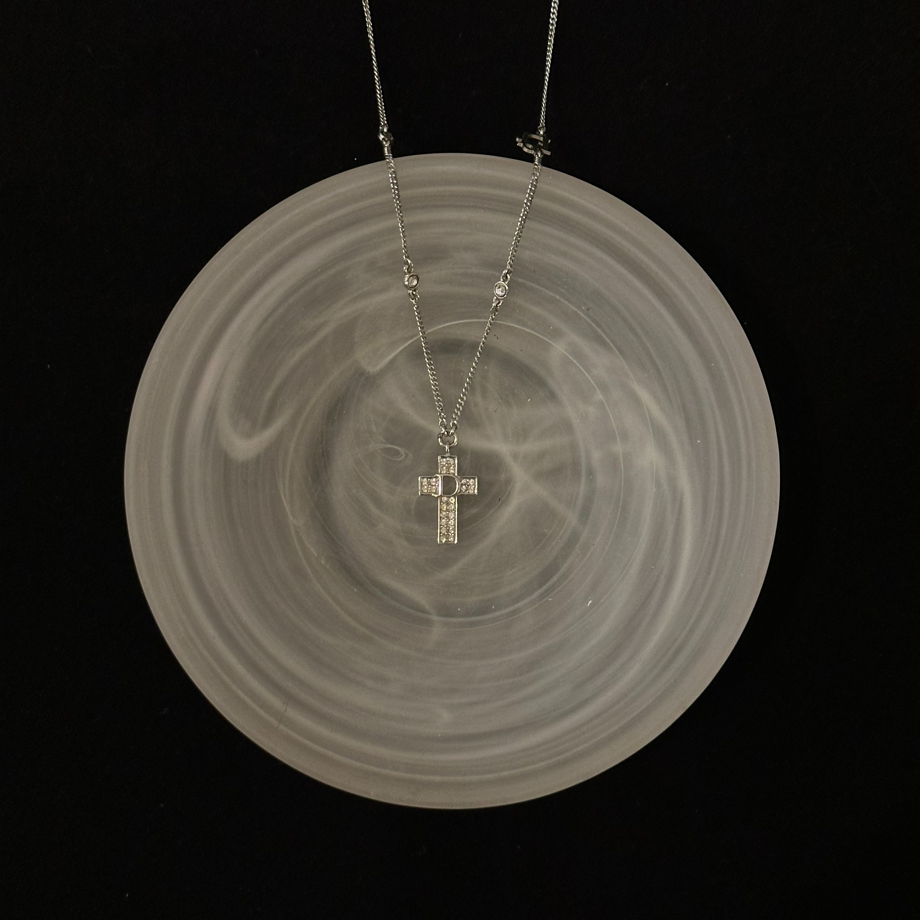 D Full diamond inlaid D necklace