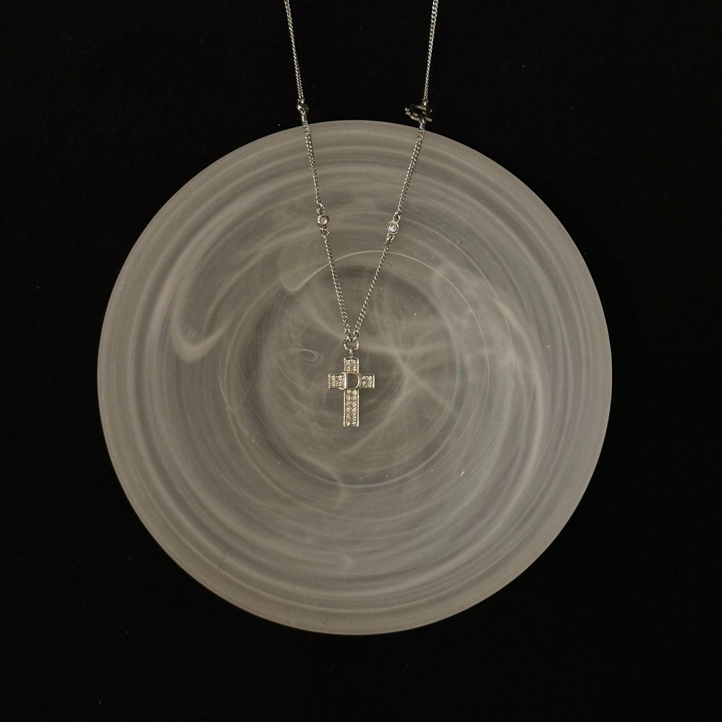 D Full diamond inlaid D necklace