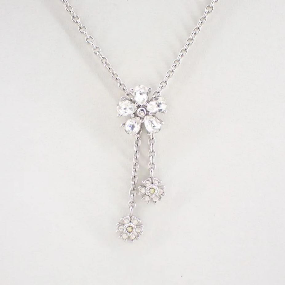 D Small flower diamond pendant necklace