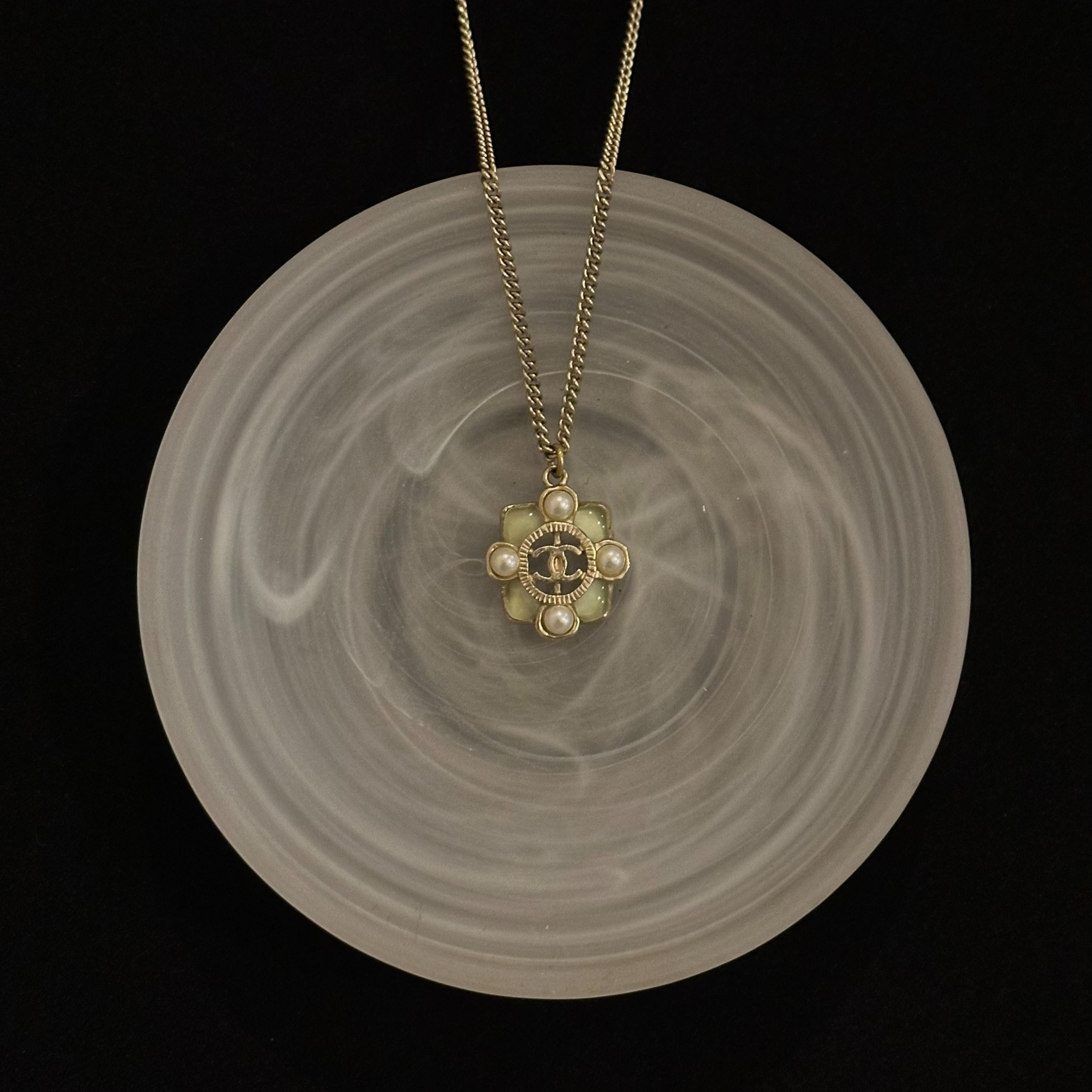 C Jelly-colored resin pearl necklace