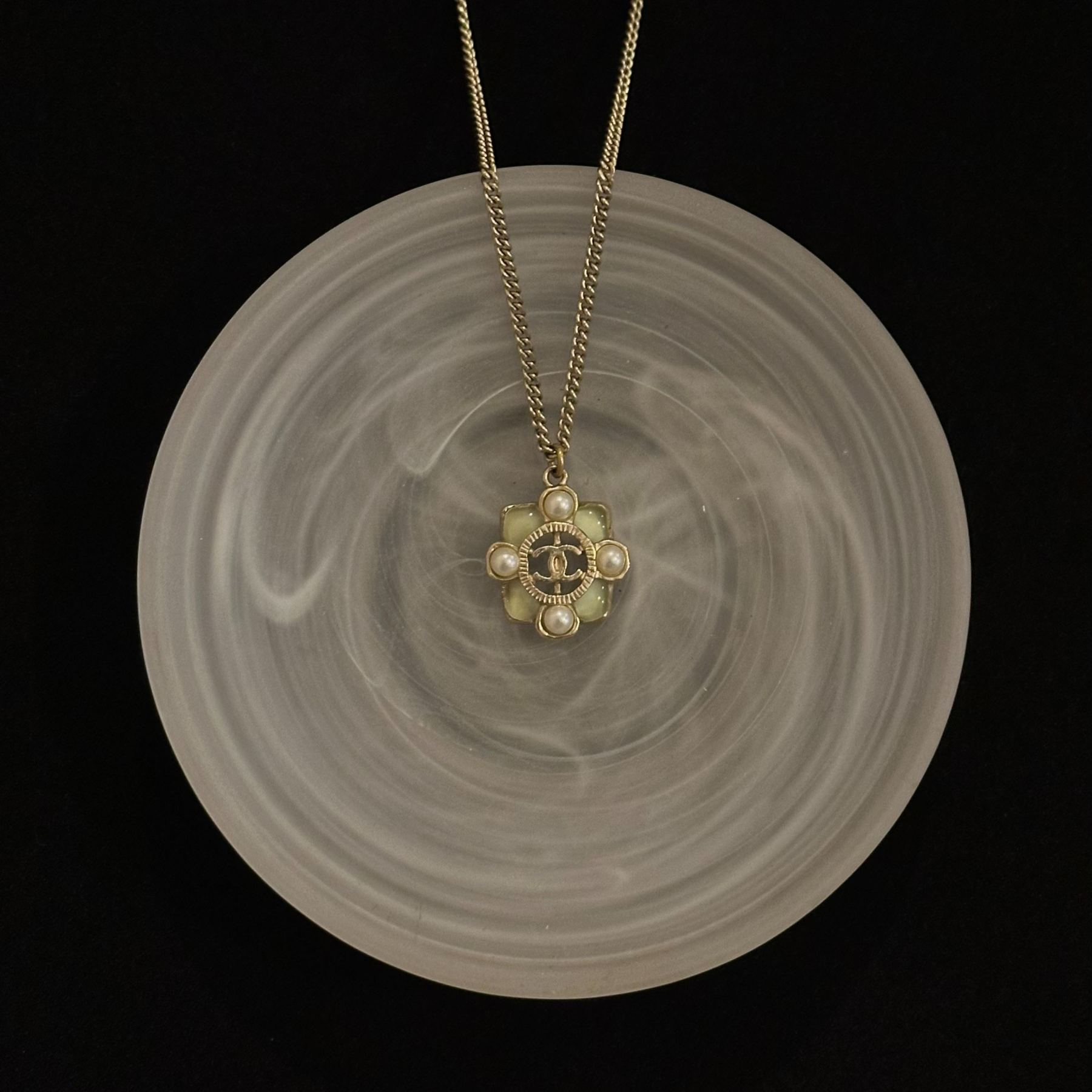 C Jelly-colored resin pearl necklace