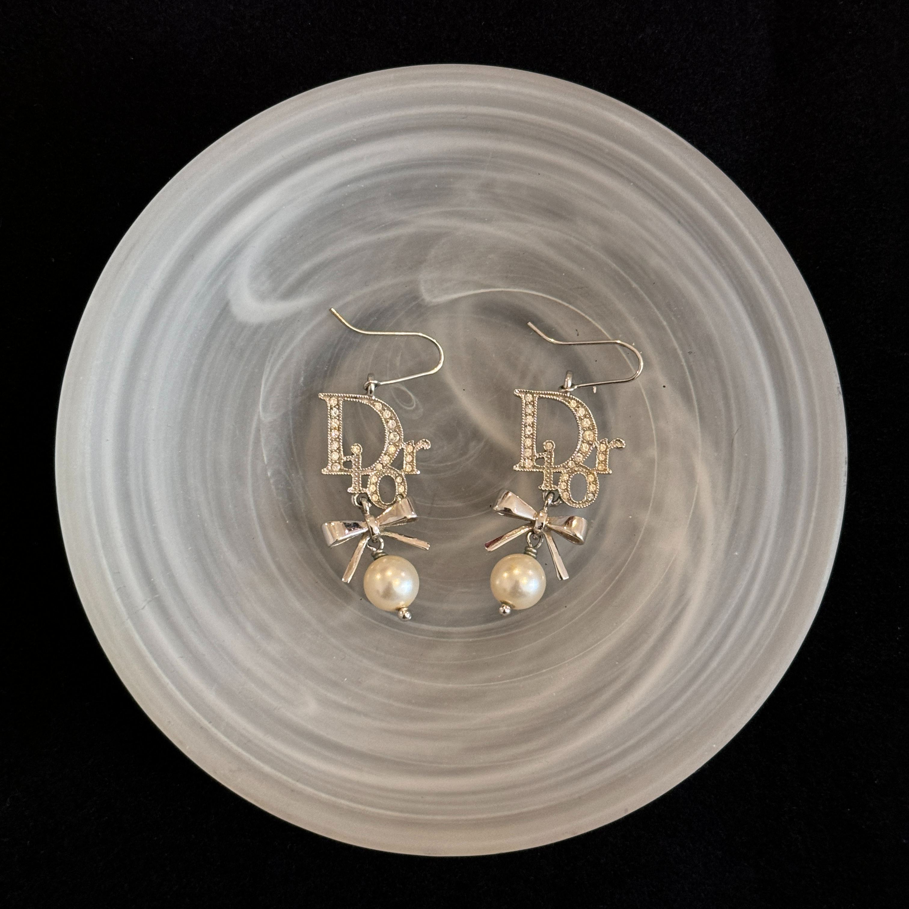 D Pearl and rhinestone bow earrings