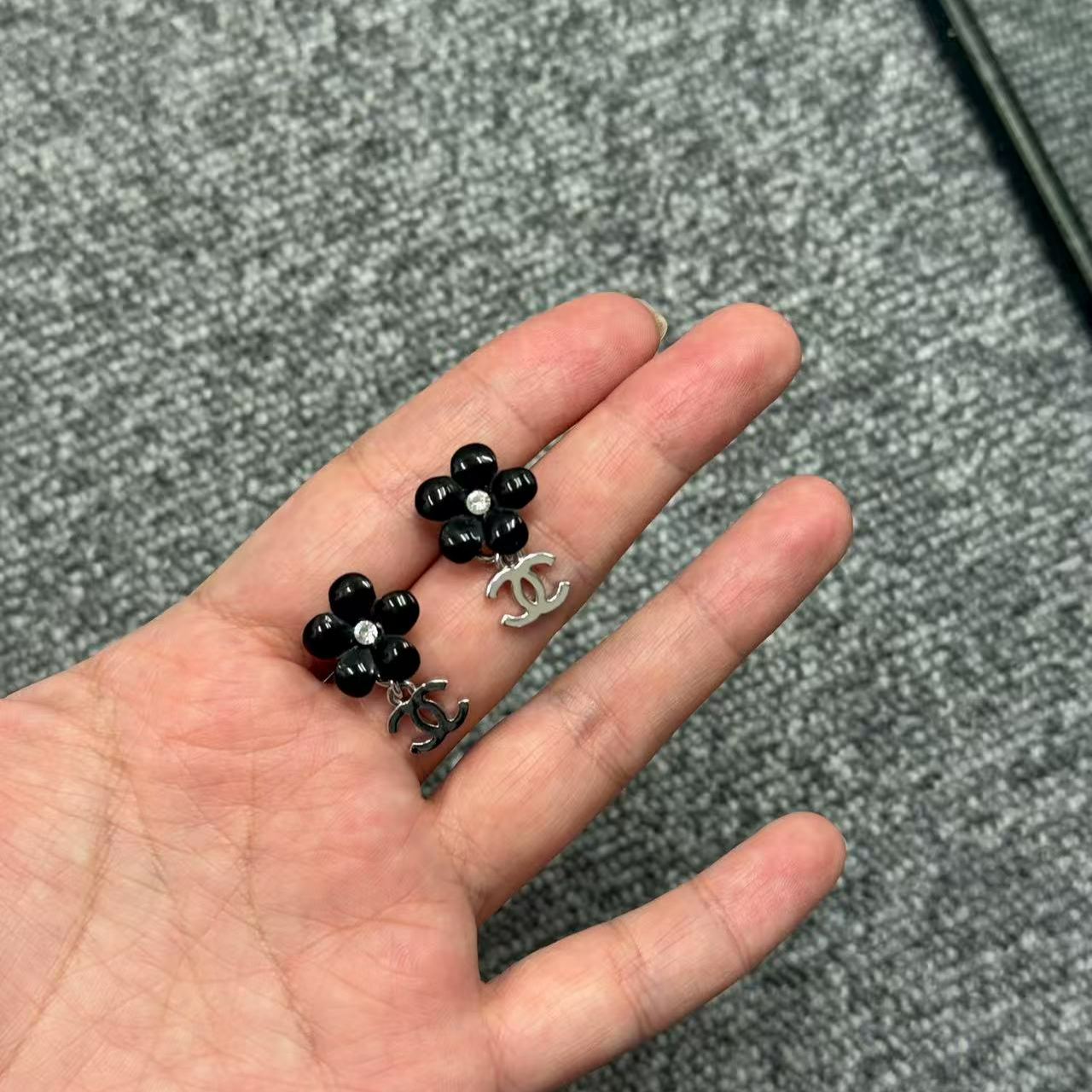 C Camellia Acrylic Ear Clip