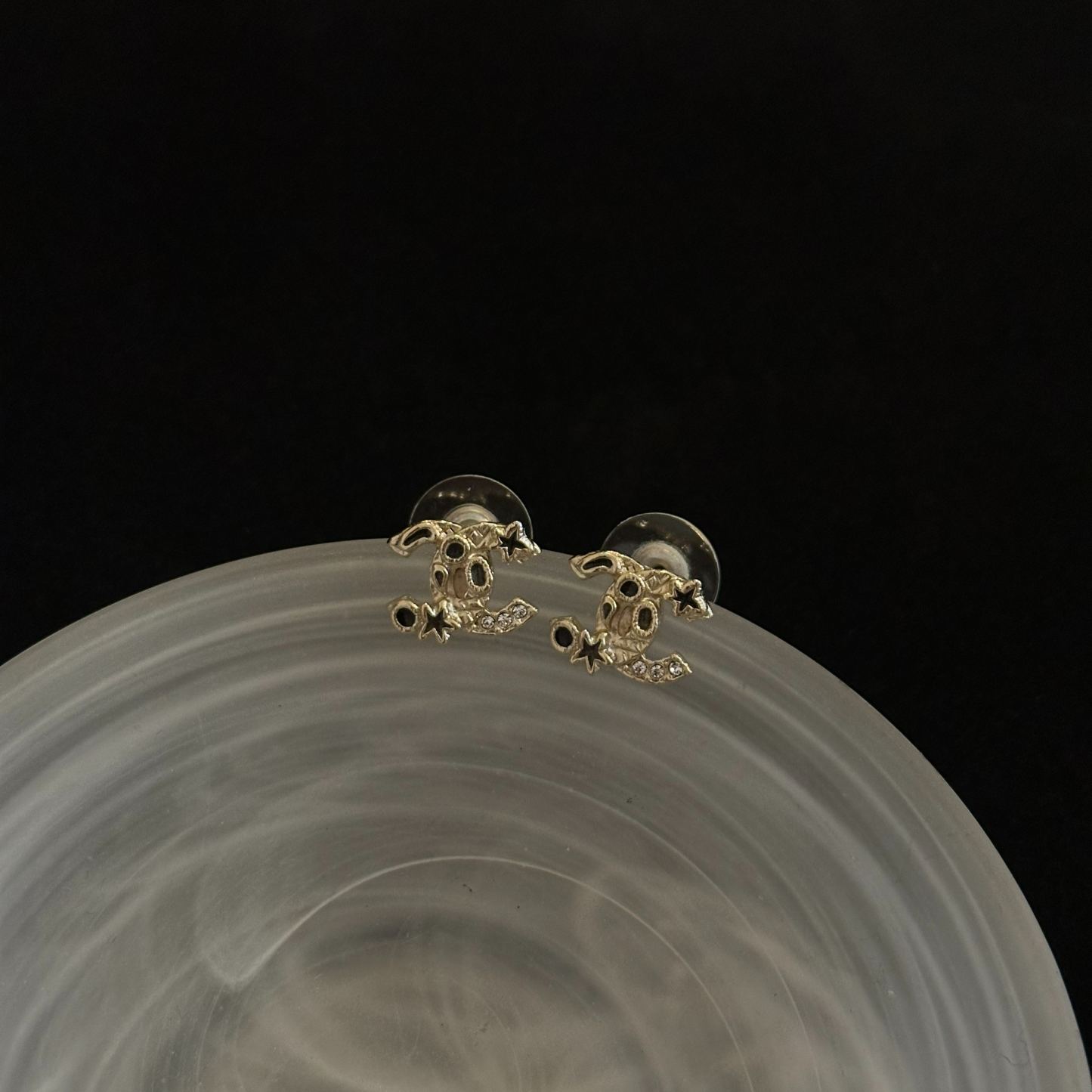 C Double C relief enamel star earrings