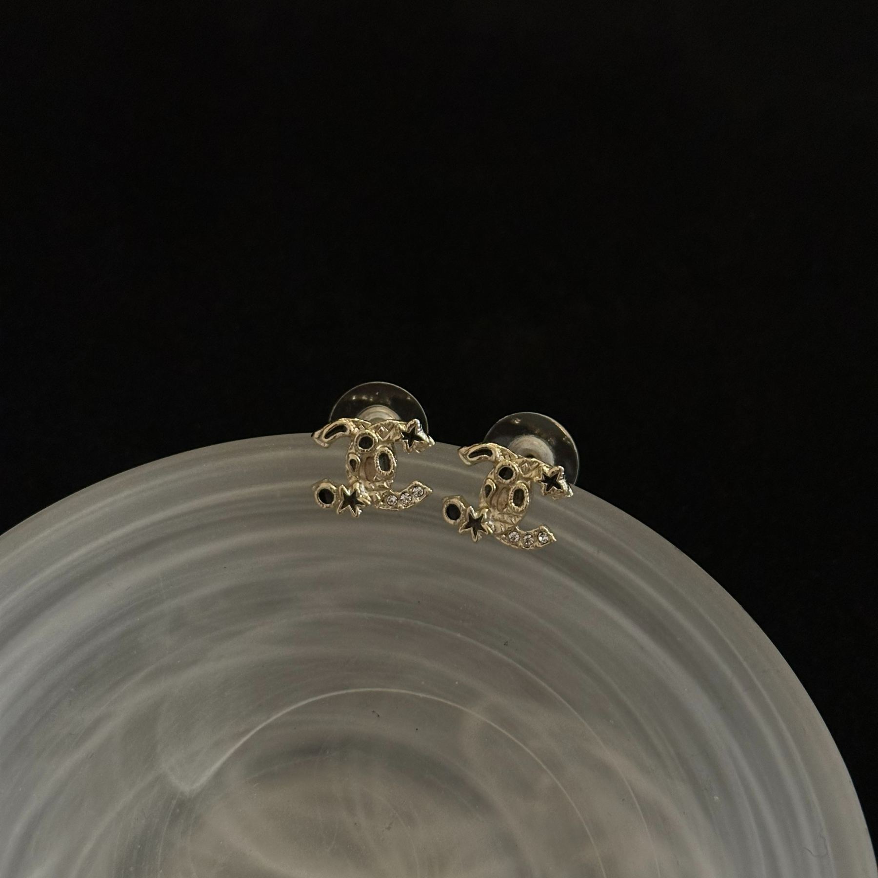 C Double C relief enamel star earrings