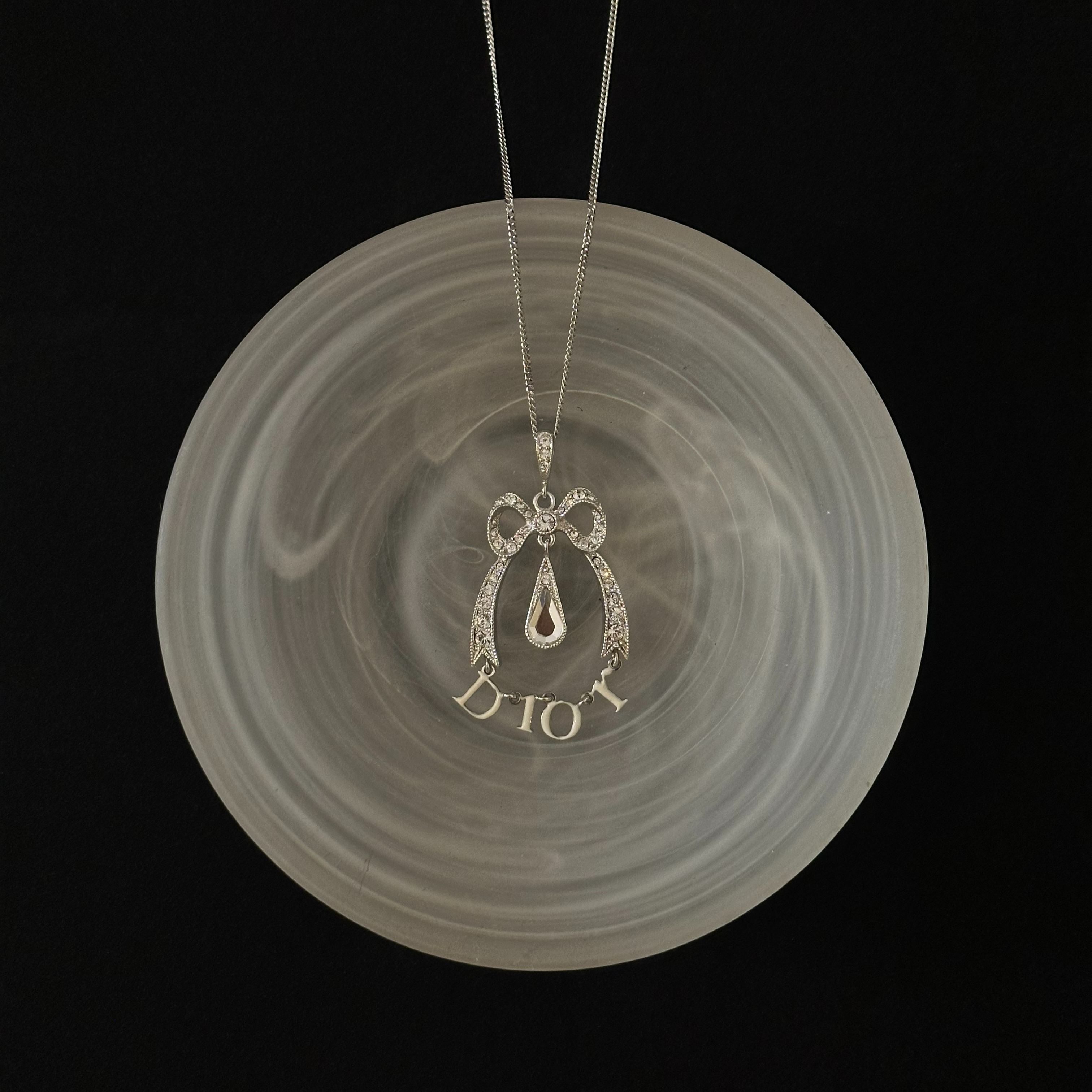 D Bow teardrop necklace