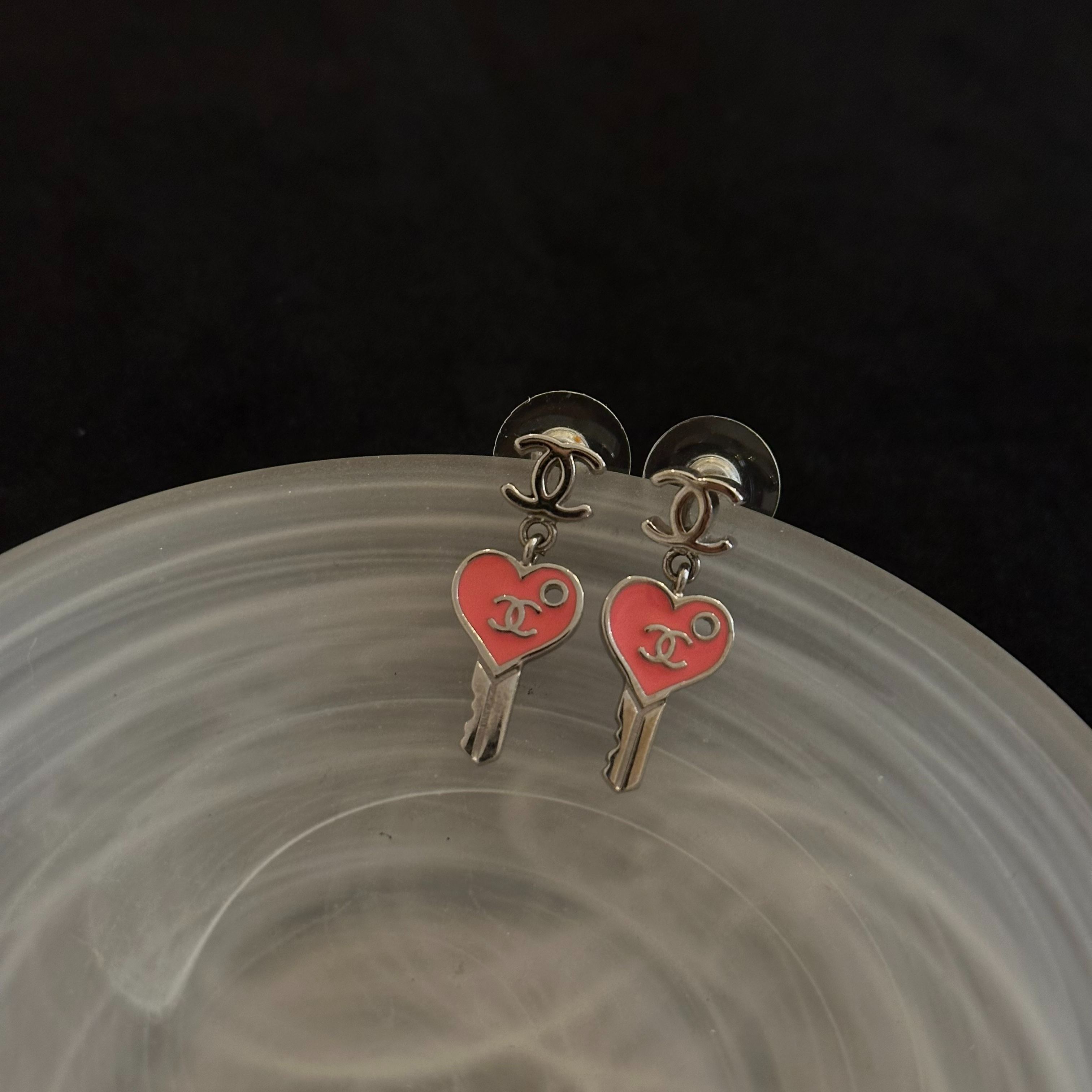 C Heart-shaped key earrings