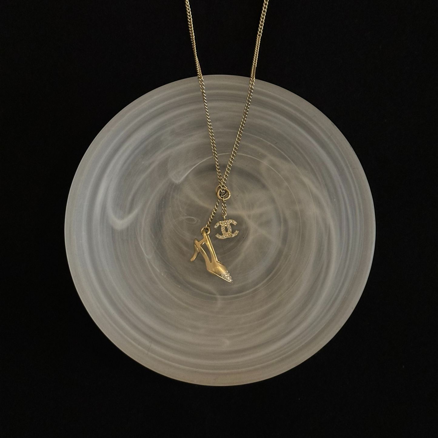 C High heels necklace