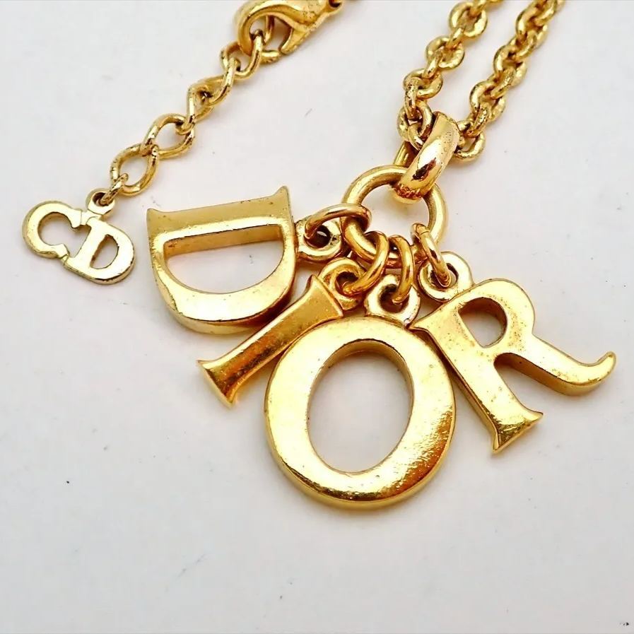 D logo pendant necklace