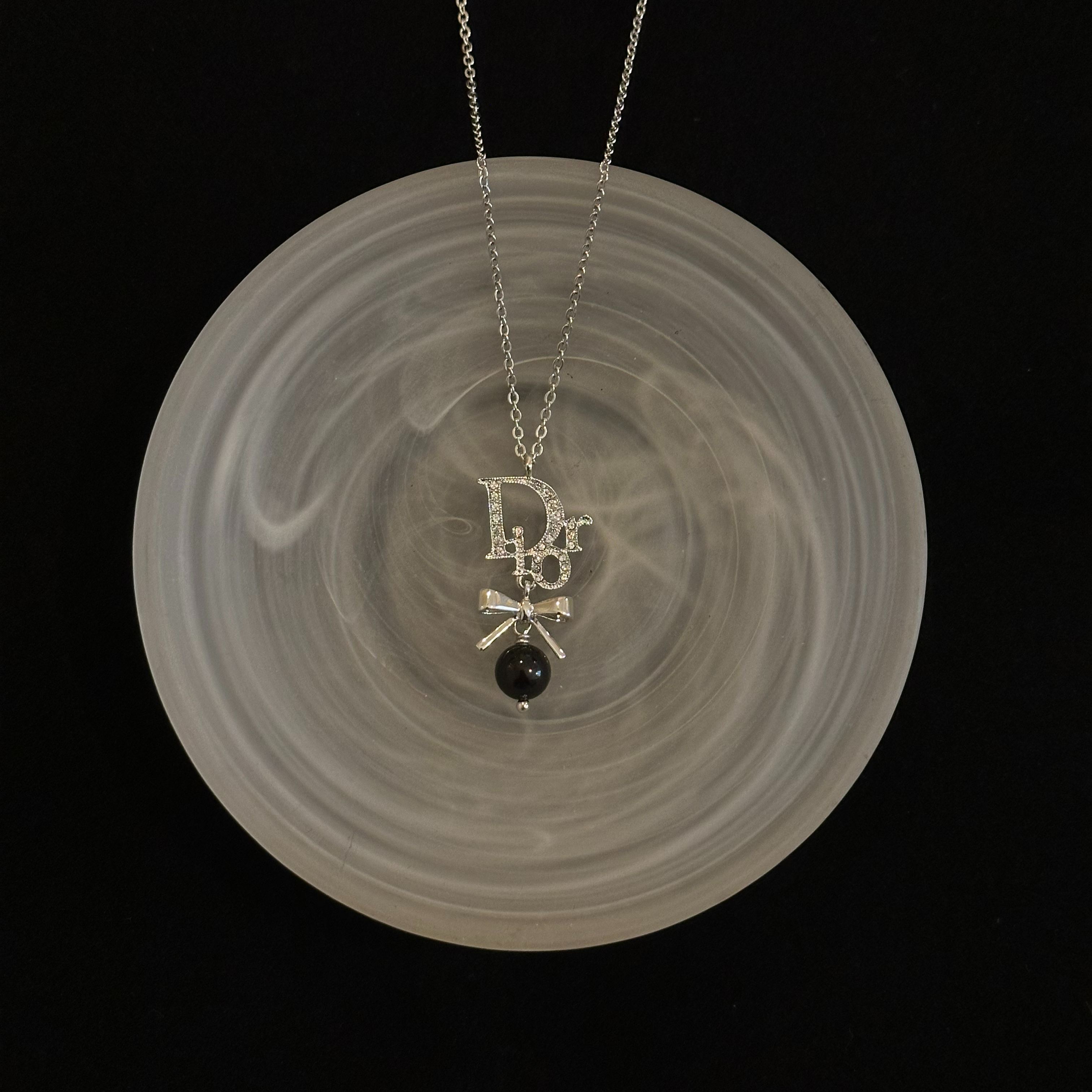 D Bow pendant necklace