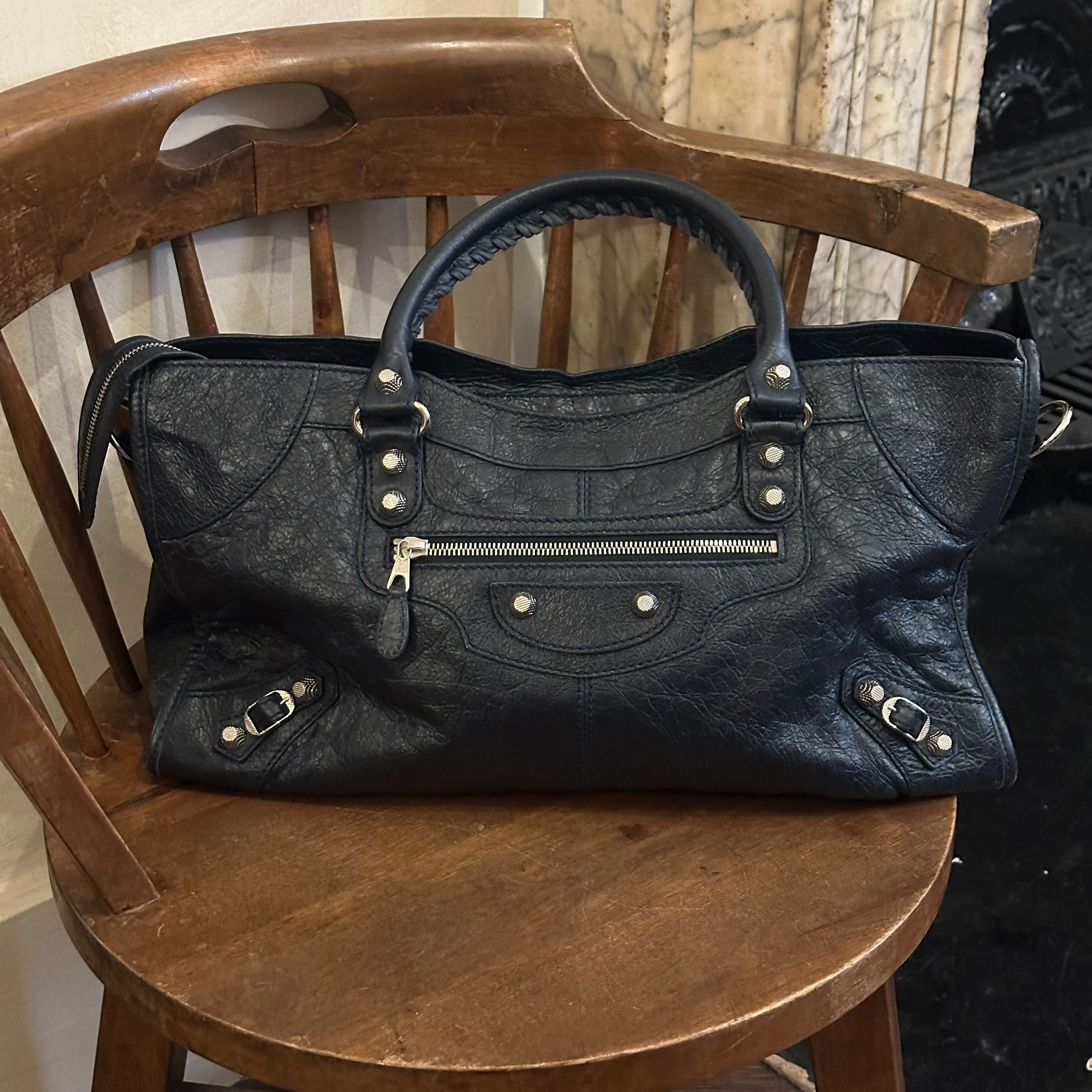 B Navy blue motorcycle bag
