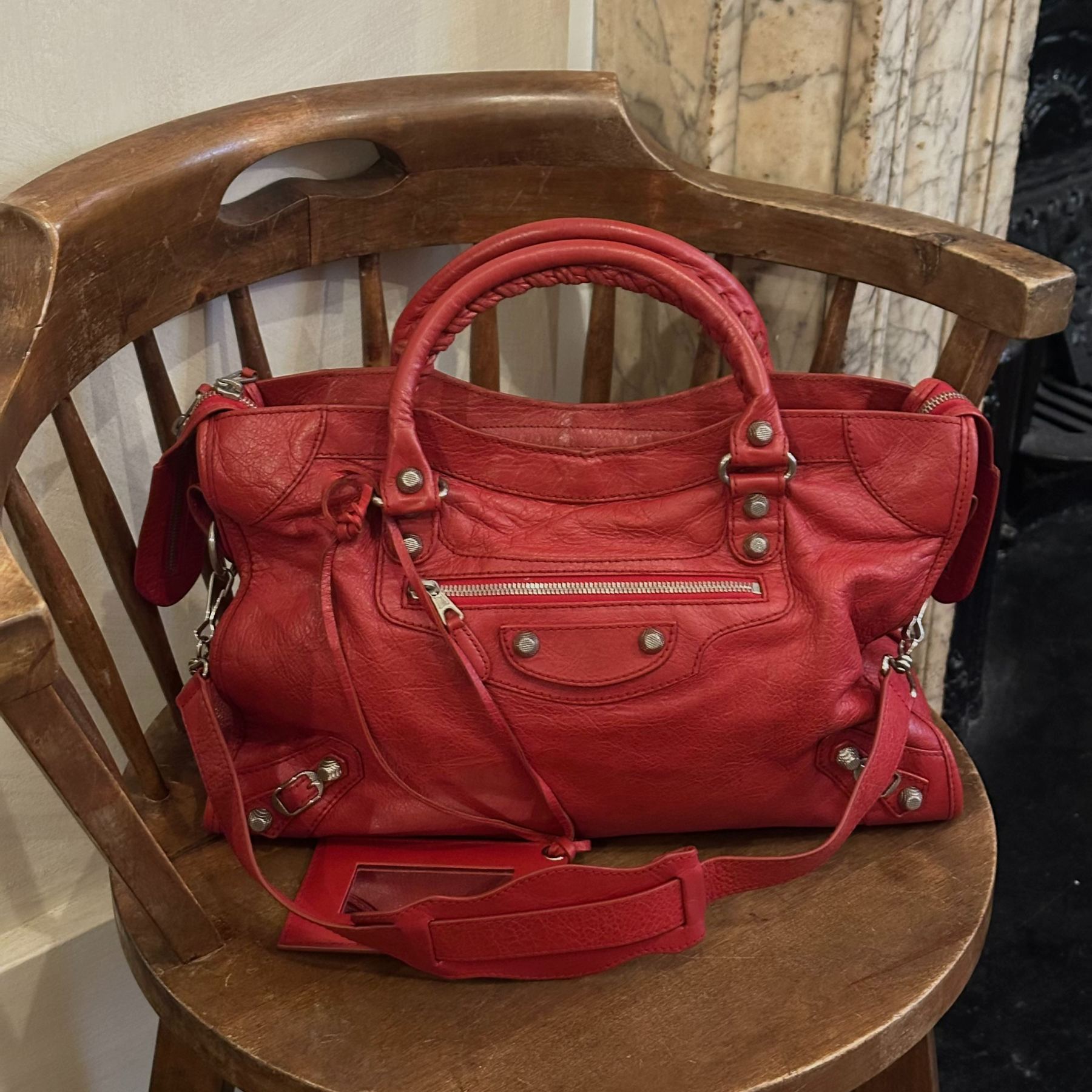 B Red motorcycle bag