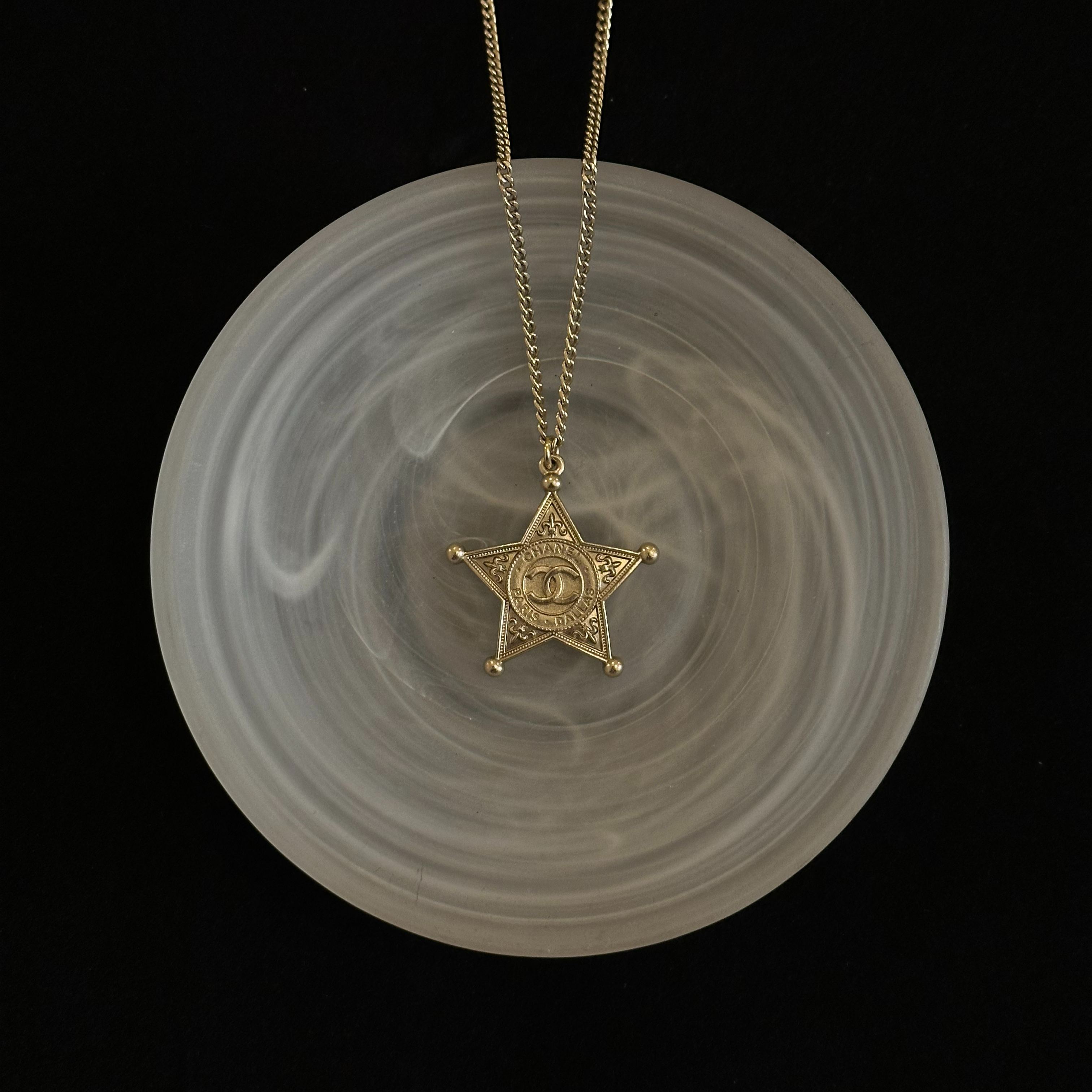 C Five-pointed star necklace