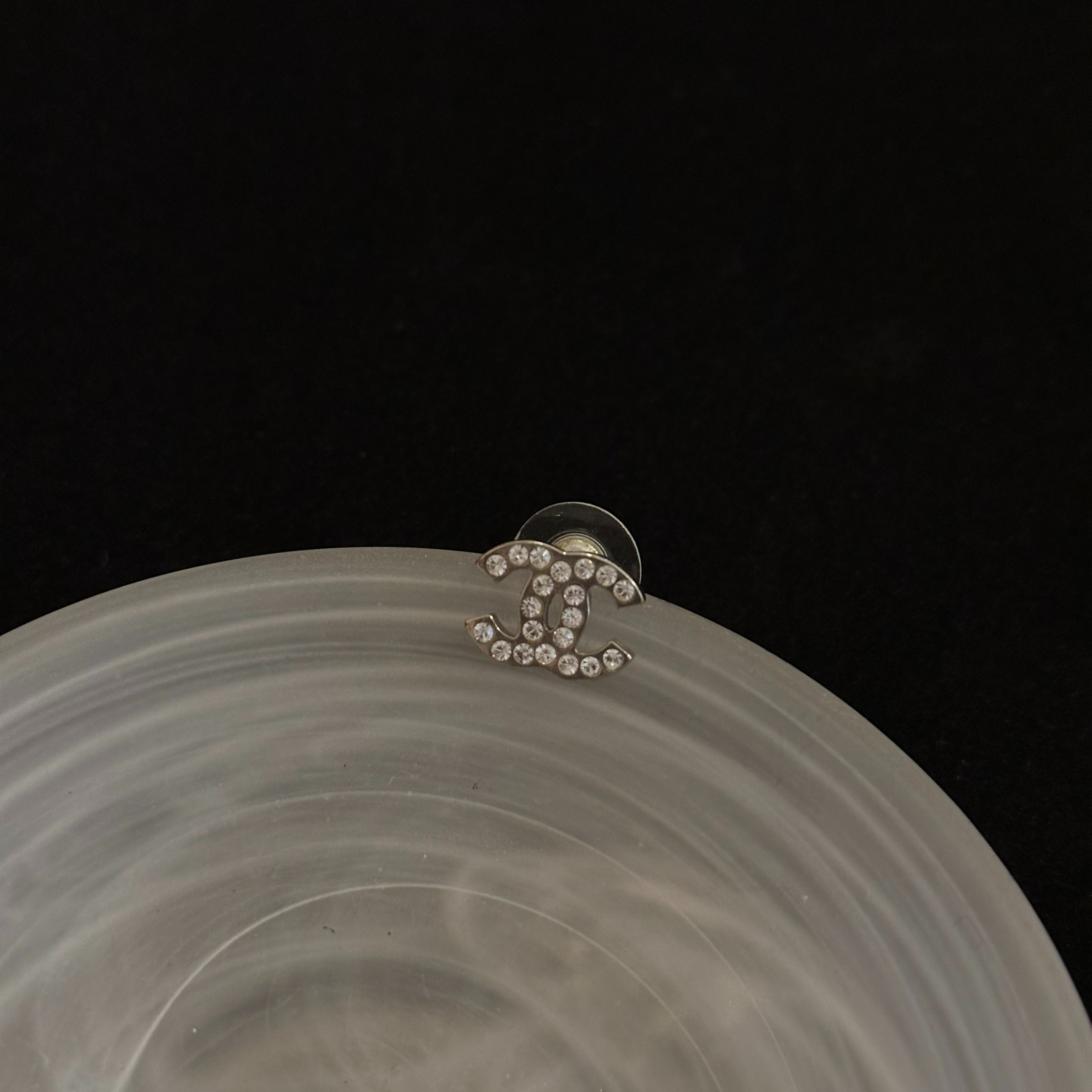 C Single diamond earring