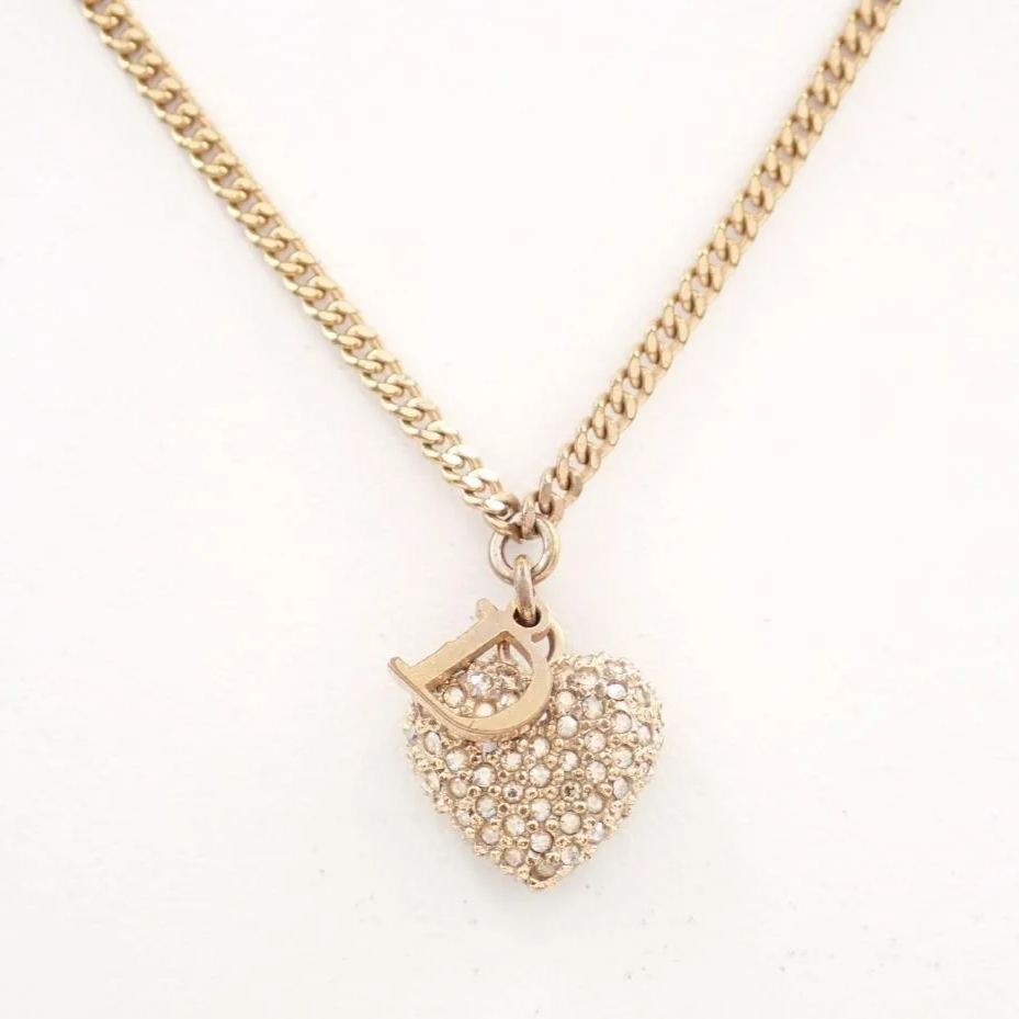 D Heart-shaped diamond necklace