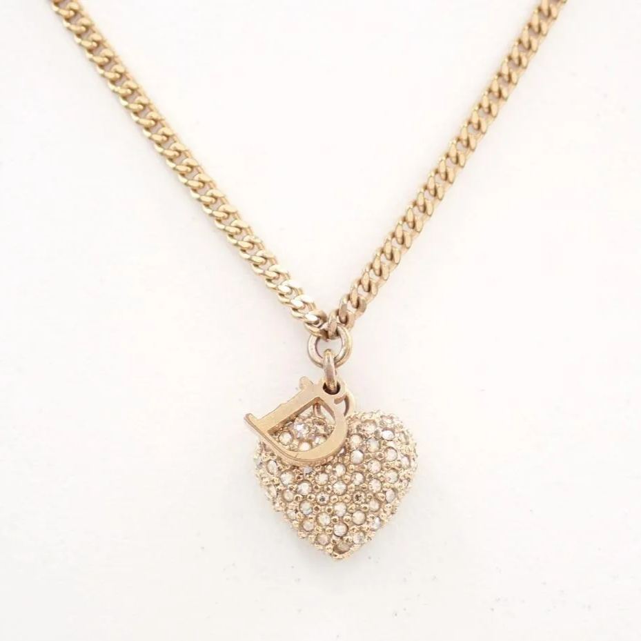 D Heart-shaped diamond necklace