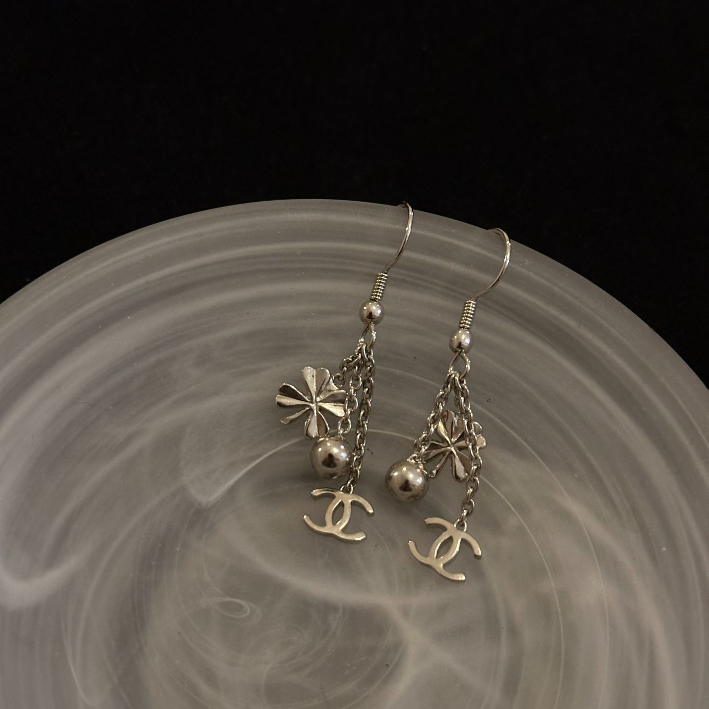 C Four-leaf clover pendant earrings