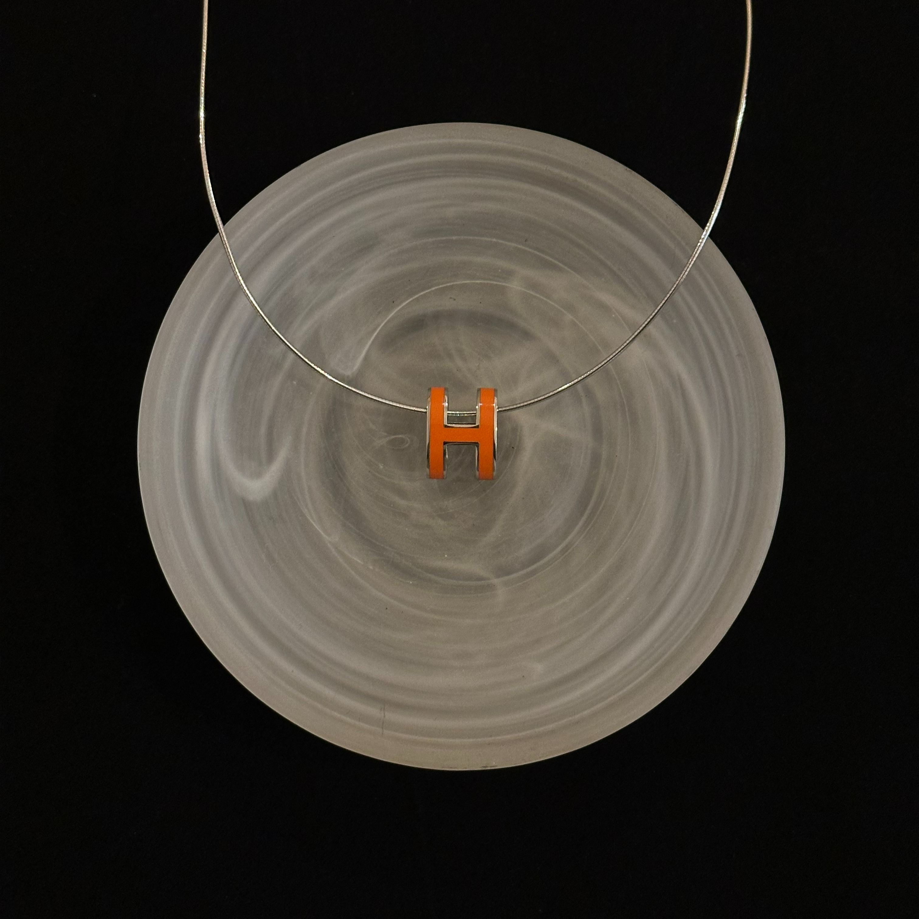 H Classic Collarbone Necklace